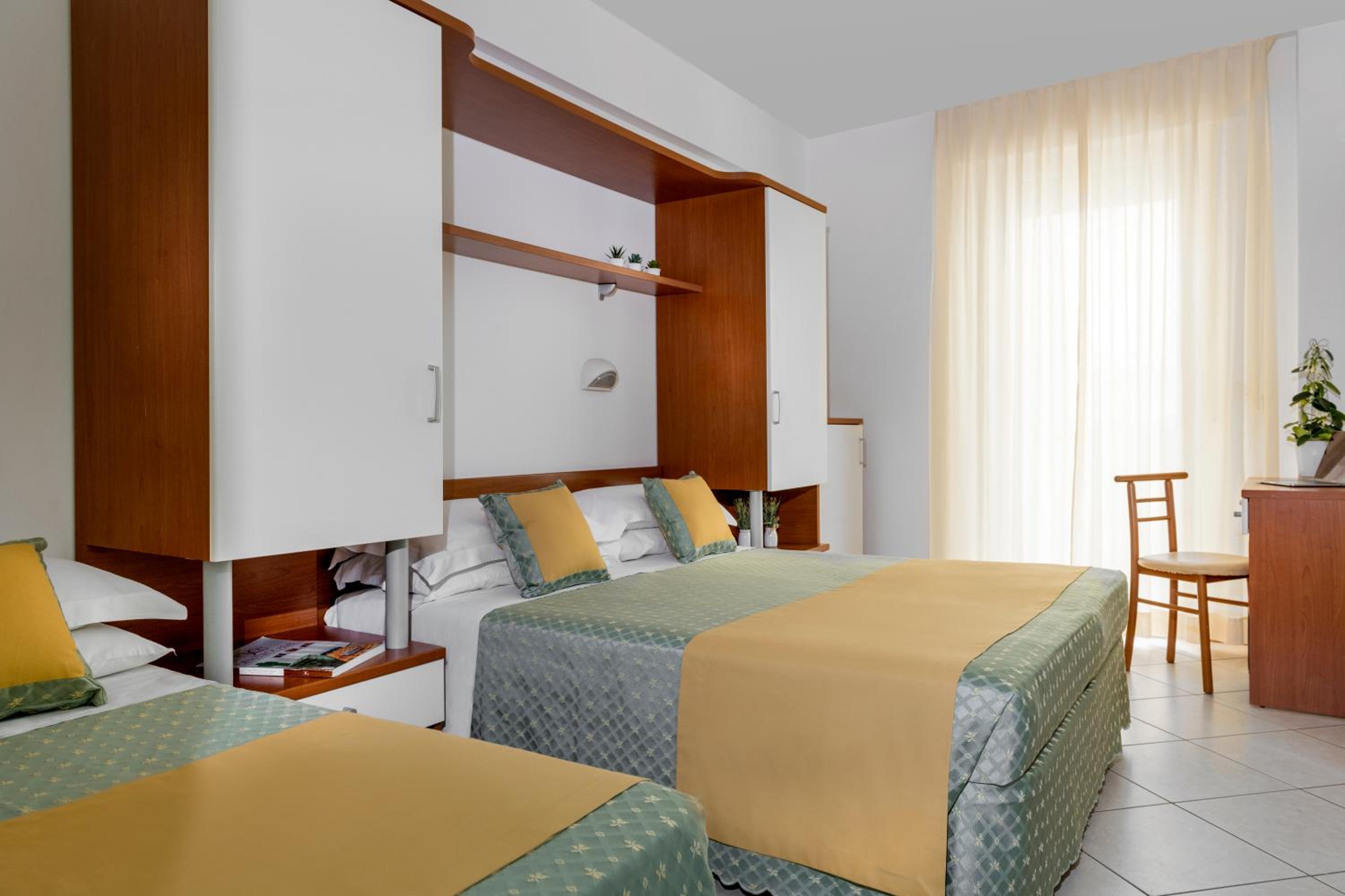 Basic Triple Room photo 3