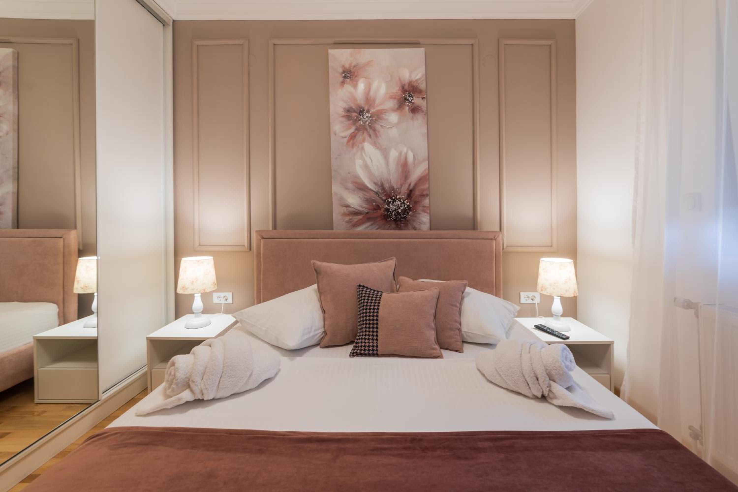 One-Bedroom Apartment with City View