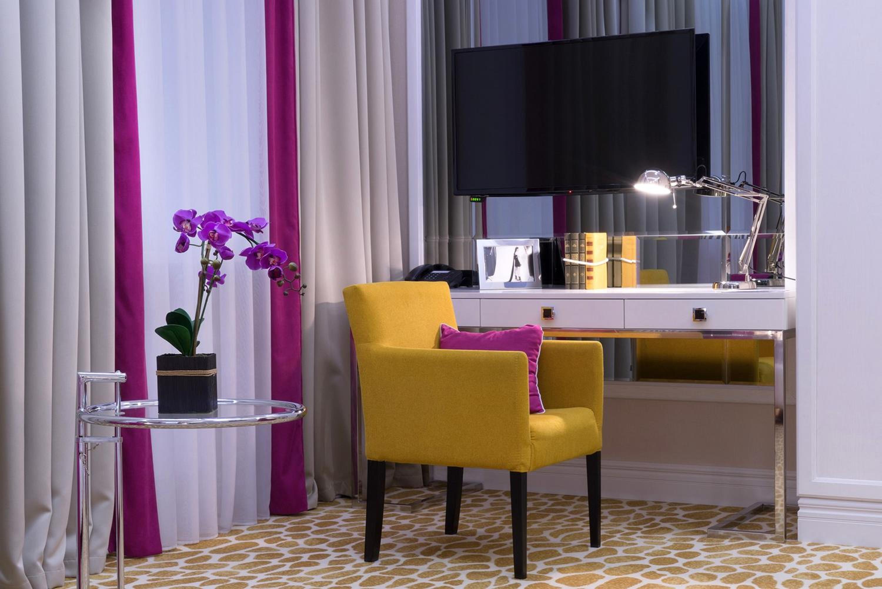 King Suite with Spa Bath photo 3