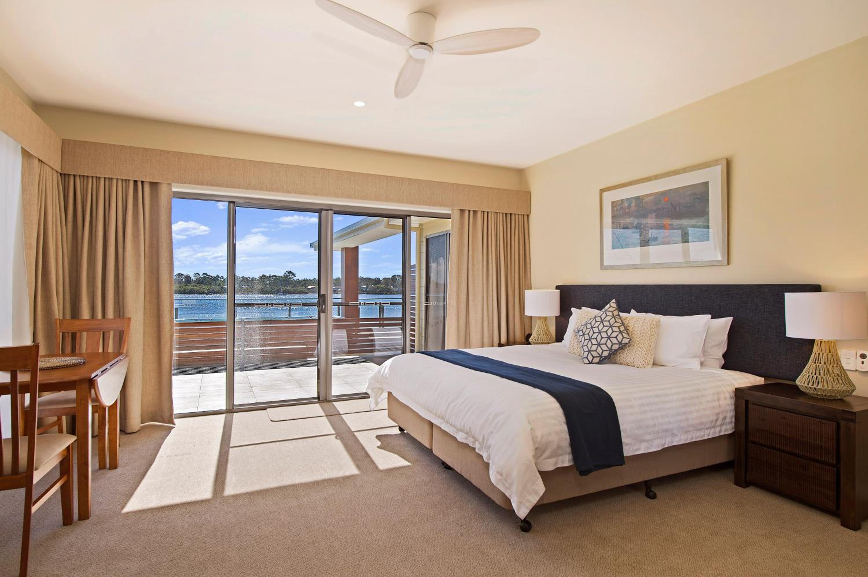 Superior King Room with Spa Bath and River View photo 1