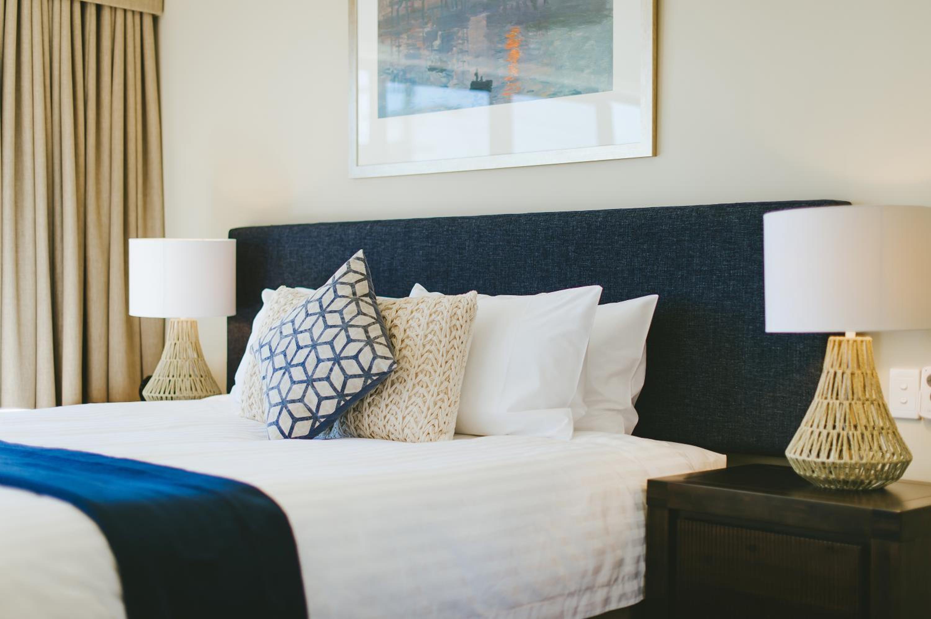 Superior King Room with Spa Bath and River View photo 3