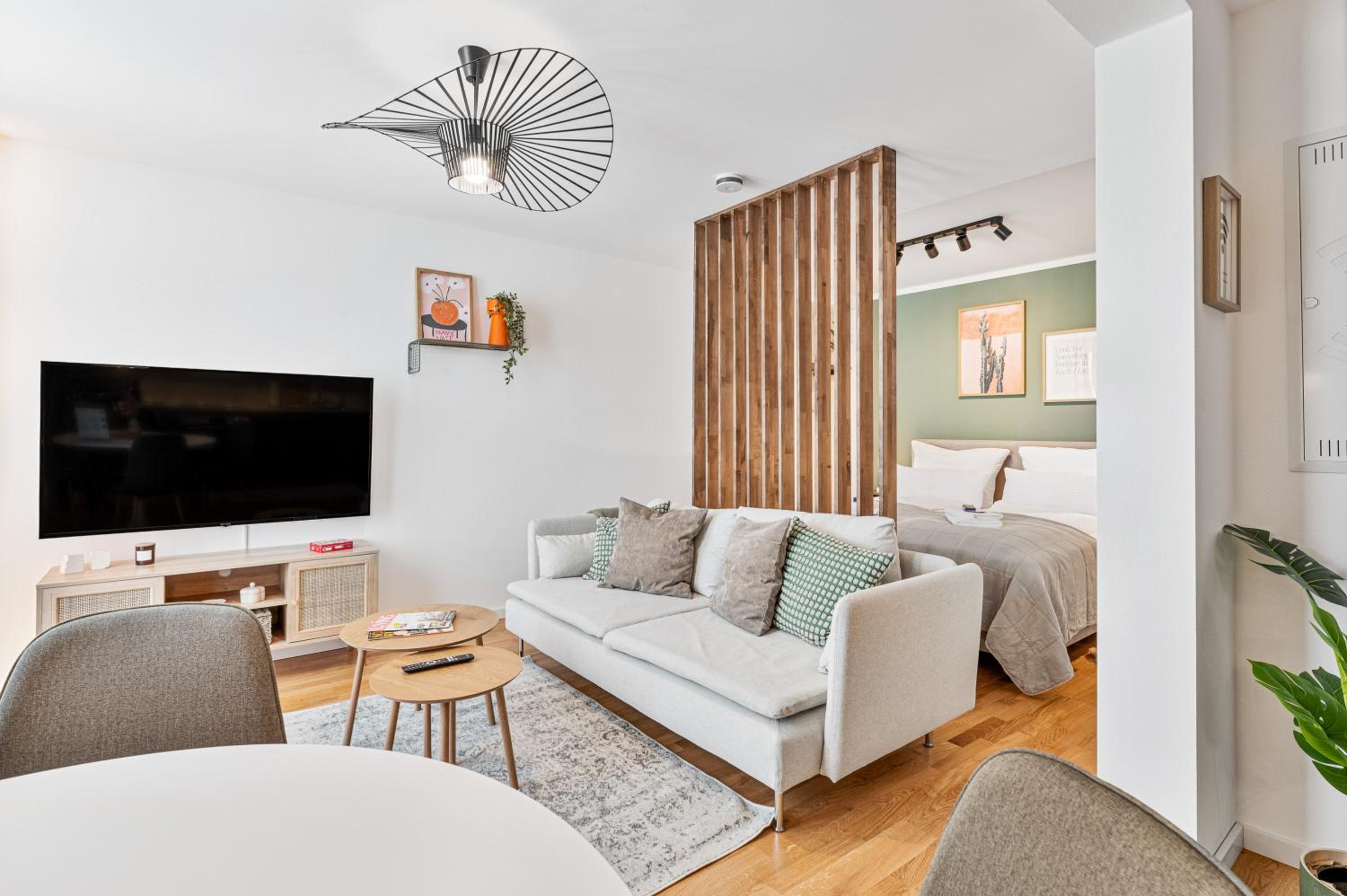 Studio Apartment with Balcony photo 3