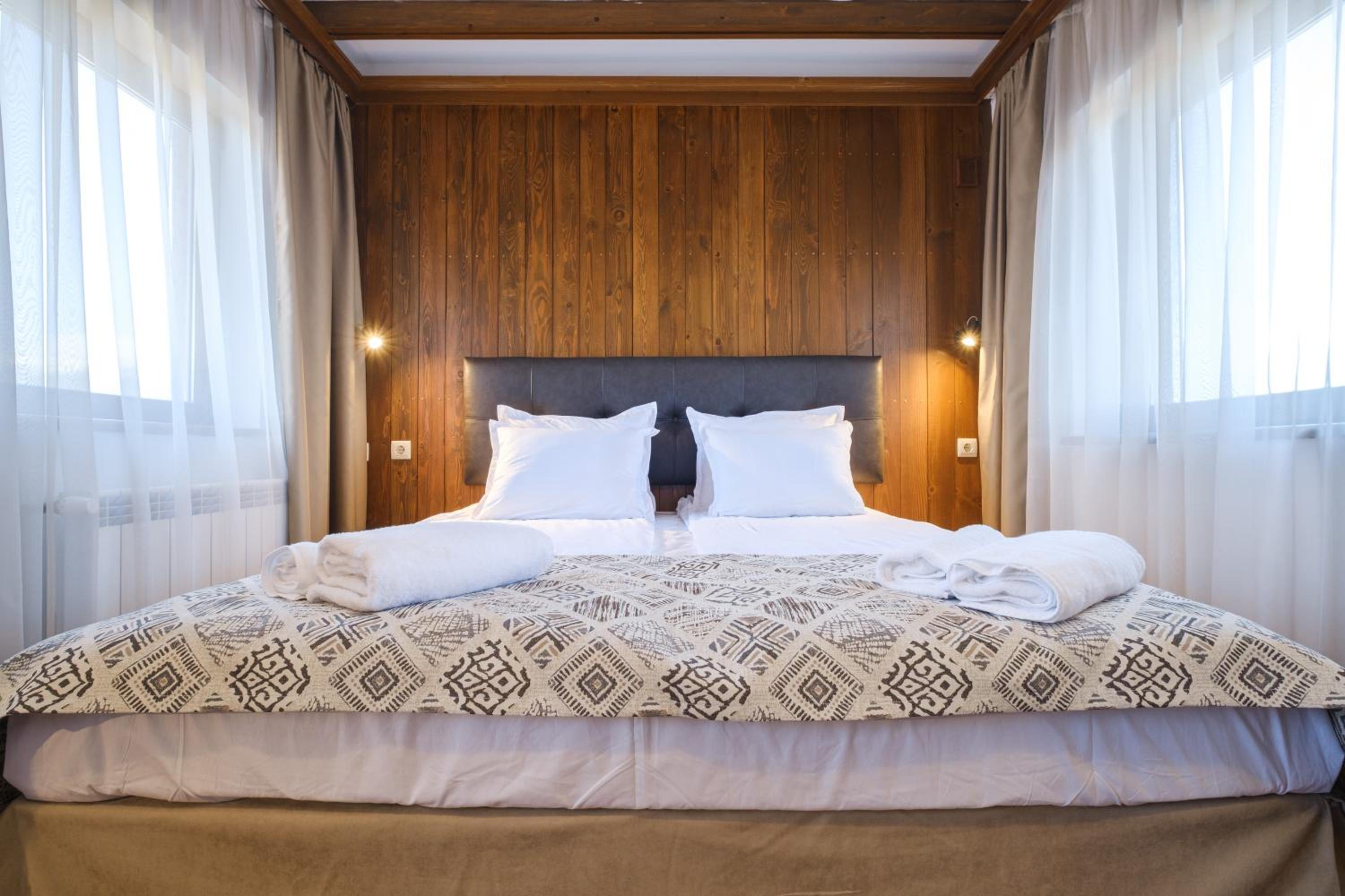Superior One-Bedroom Apartment