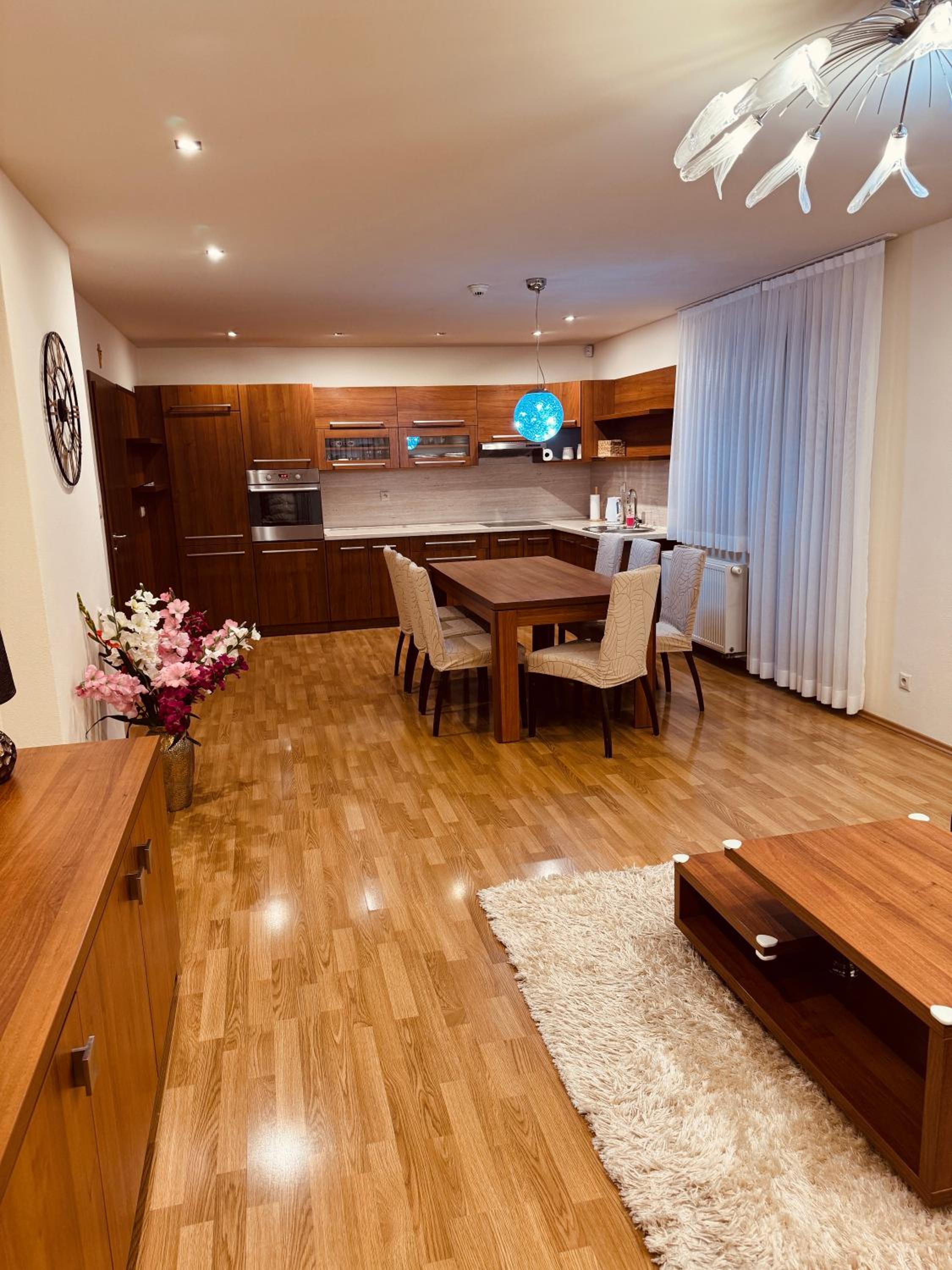 Two-Bedroom Apartment with Balcony photo 3