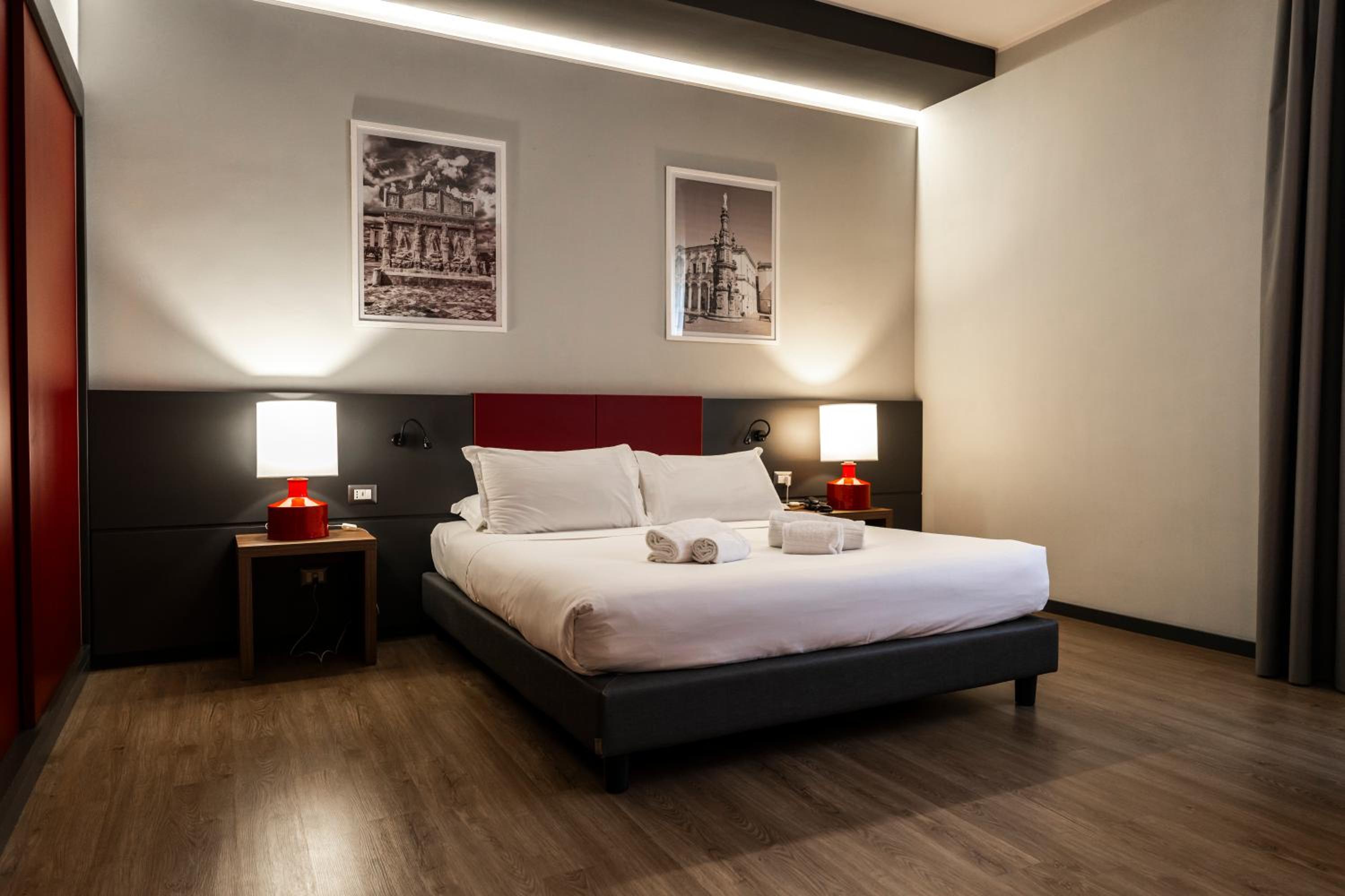 Superior Room with One Double Bed, One Single Bed and Sofa Bed - Photo 4
