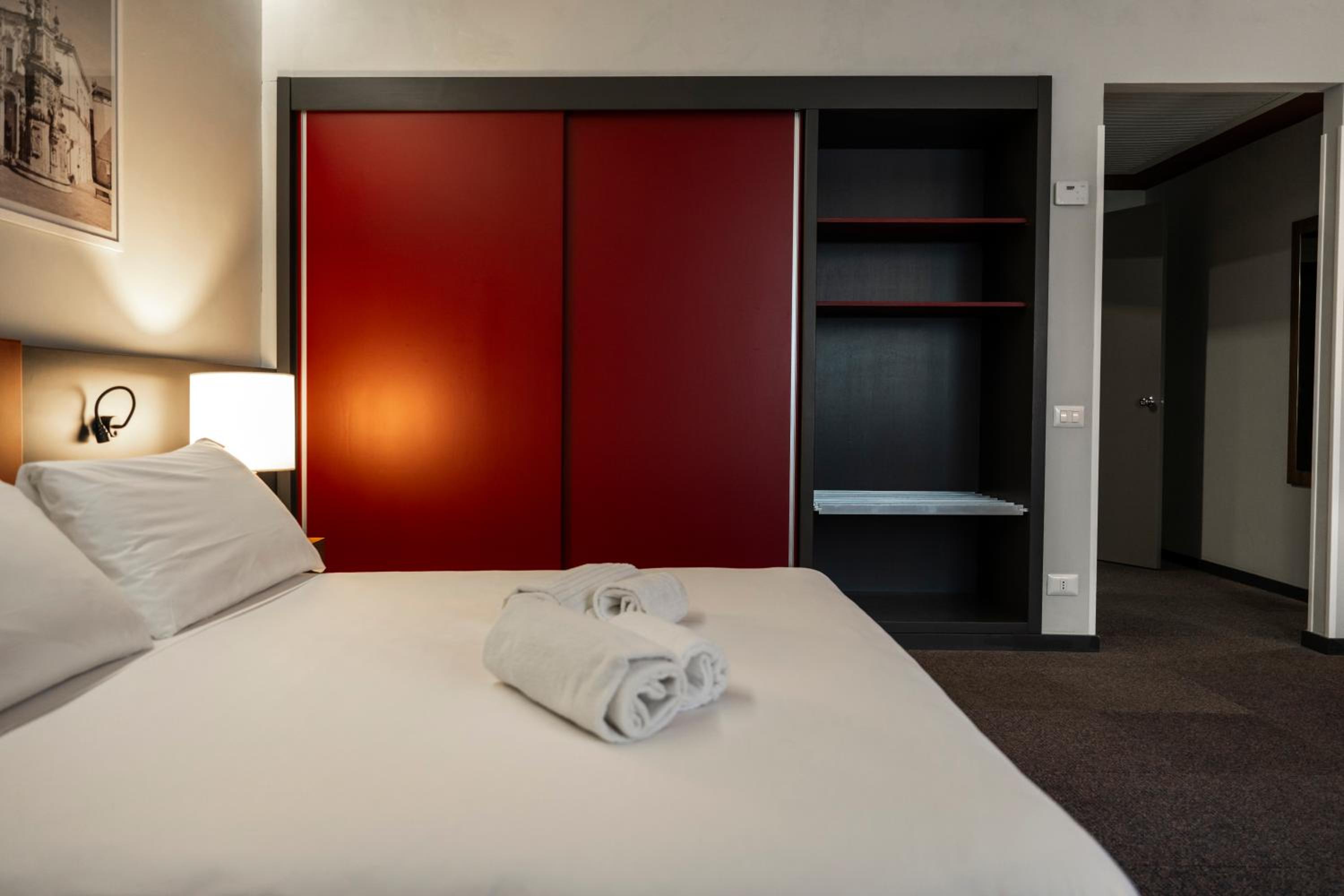 Superior Room with One Double Bed, One Single Bed and Sofa Bed - Photo 1