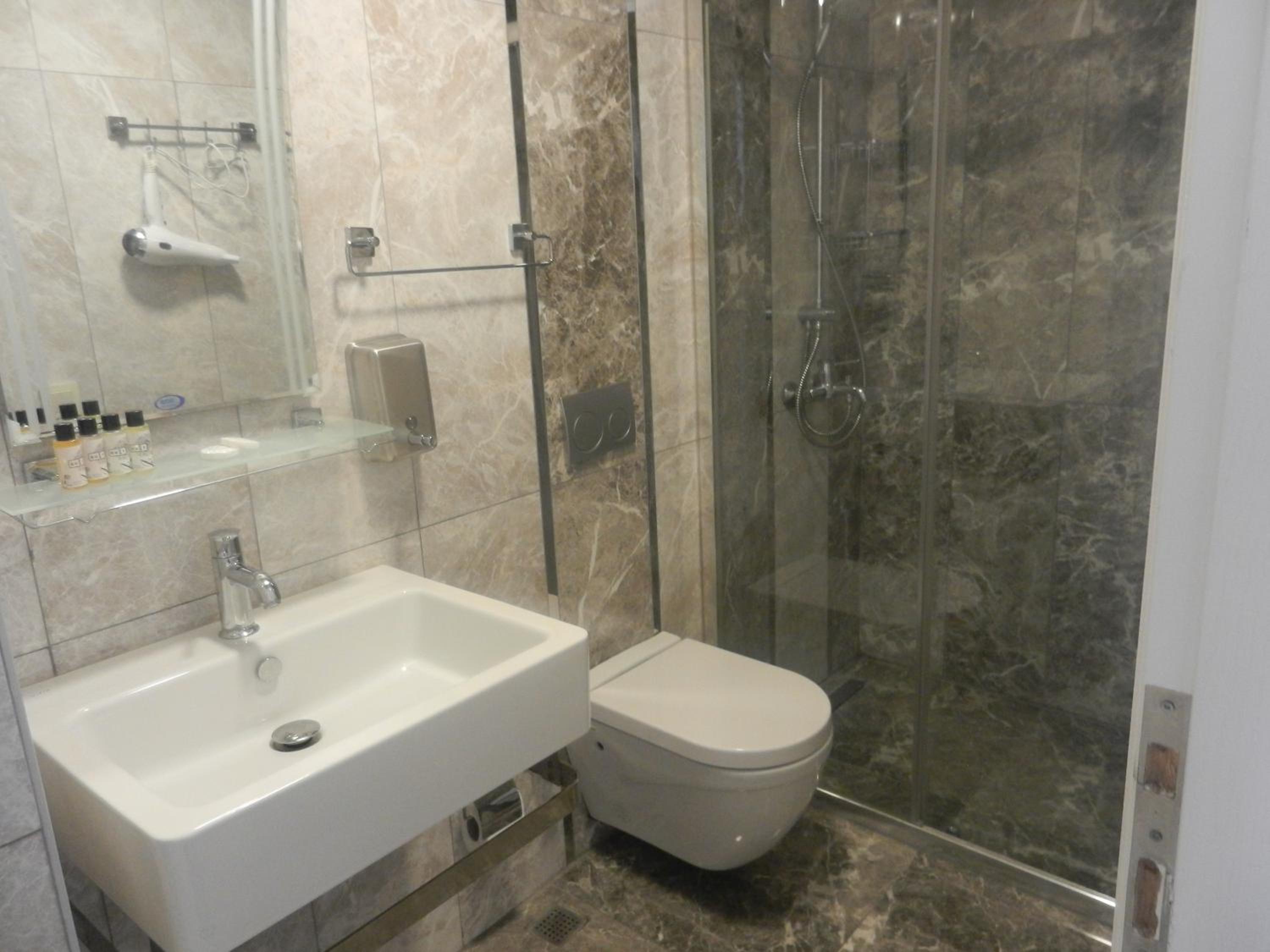 Deluxe Junior Suite photo 2