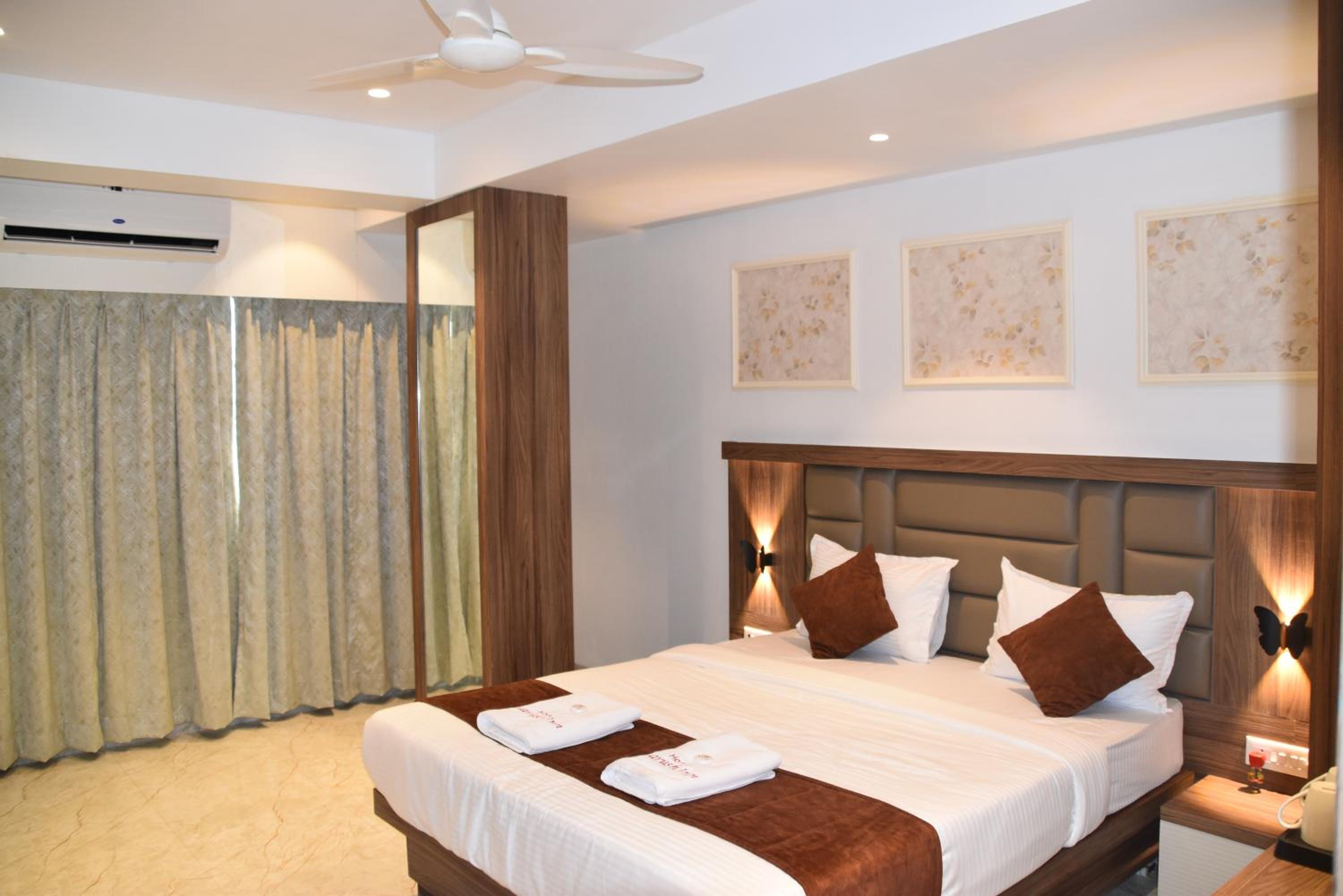 Deluxe King Suite photo 3