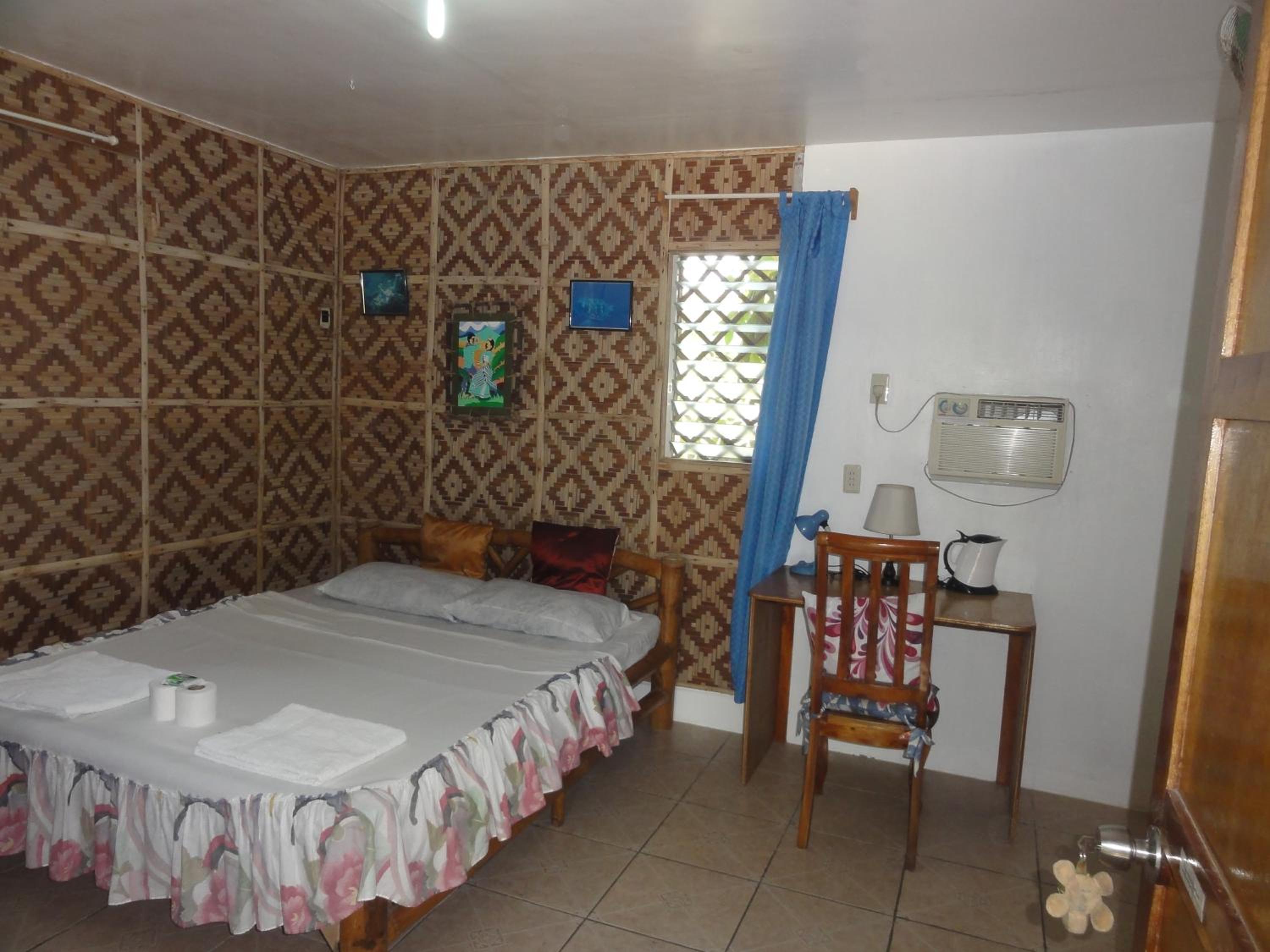 Deluxe Double Room with Balcony - Photo 7