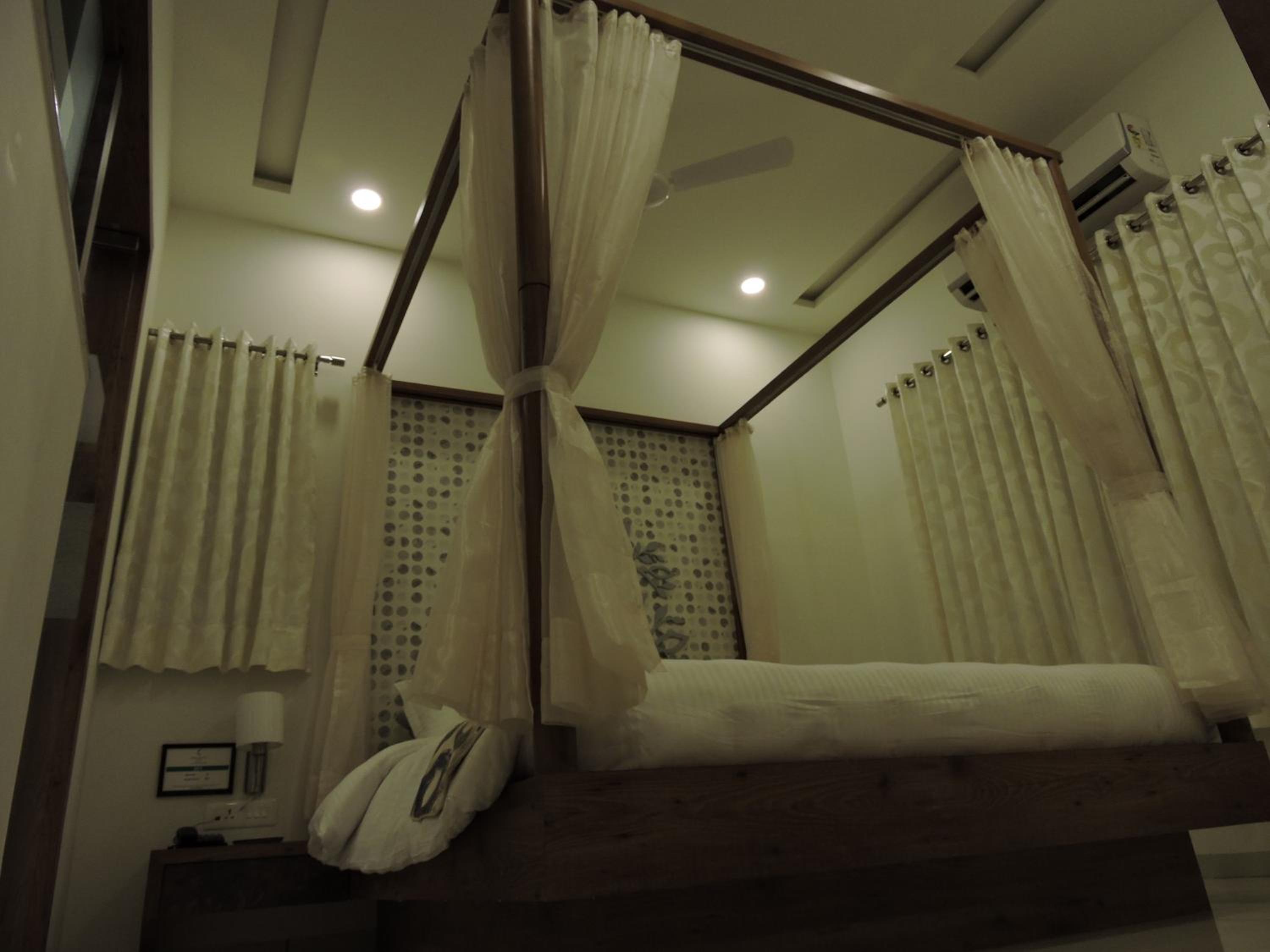 King Suite - Photo 3