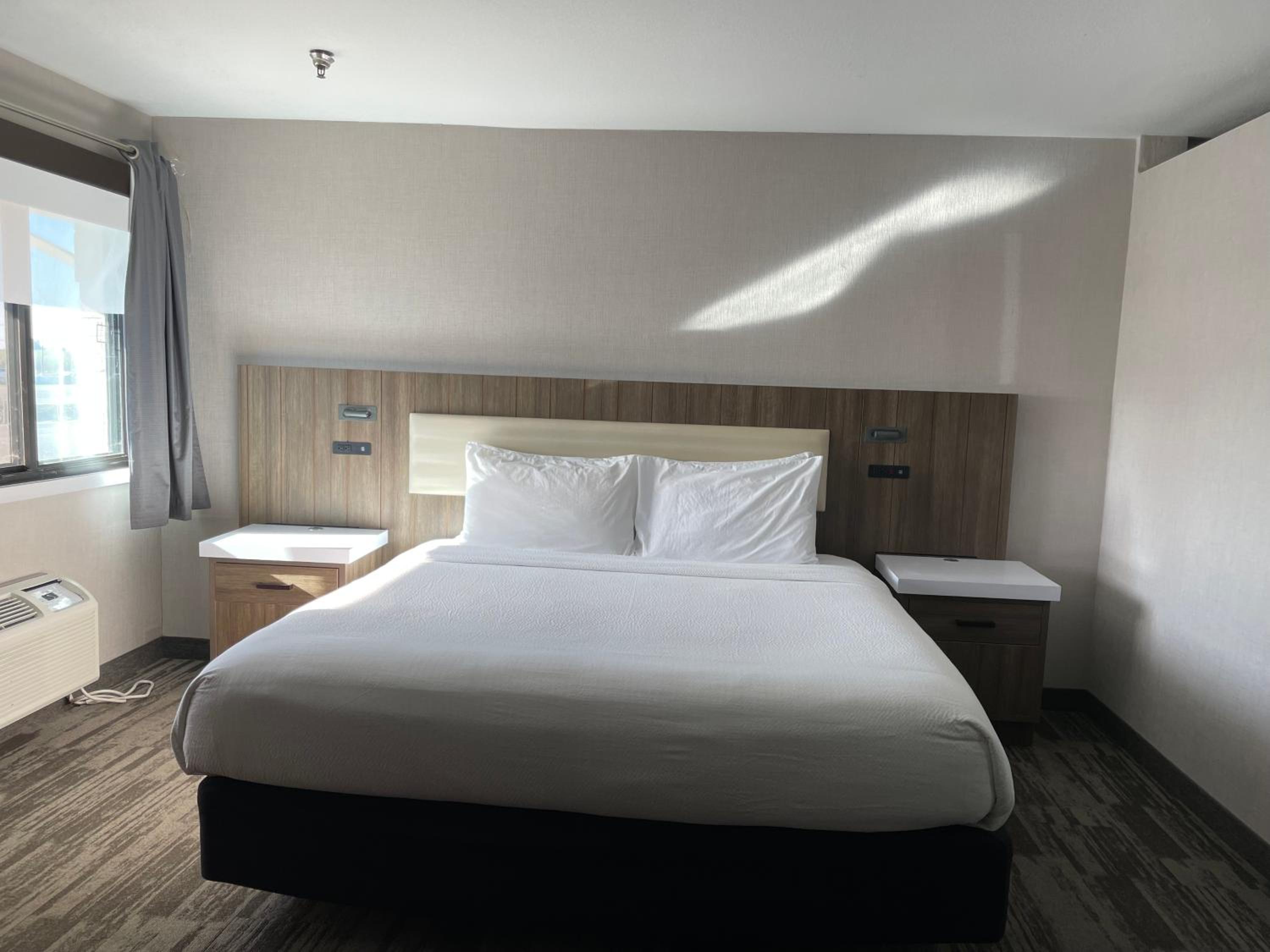 Standard King Room photo 2