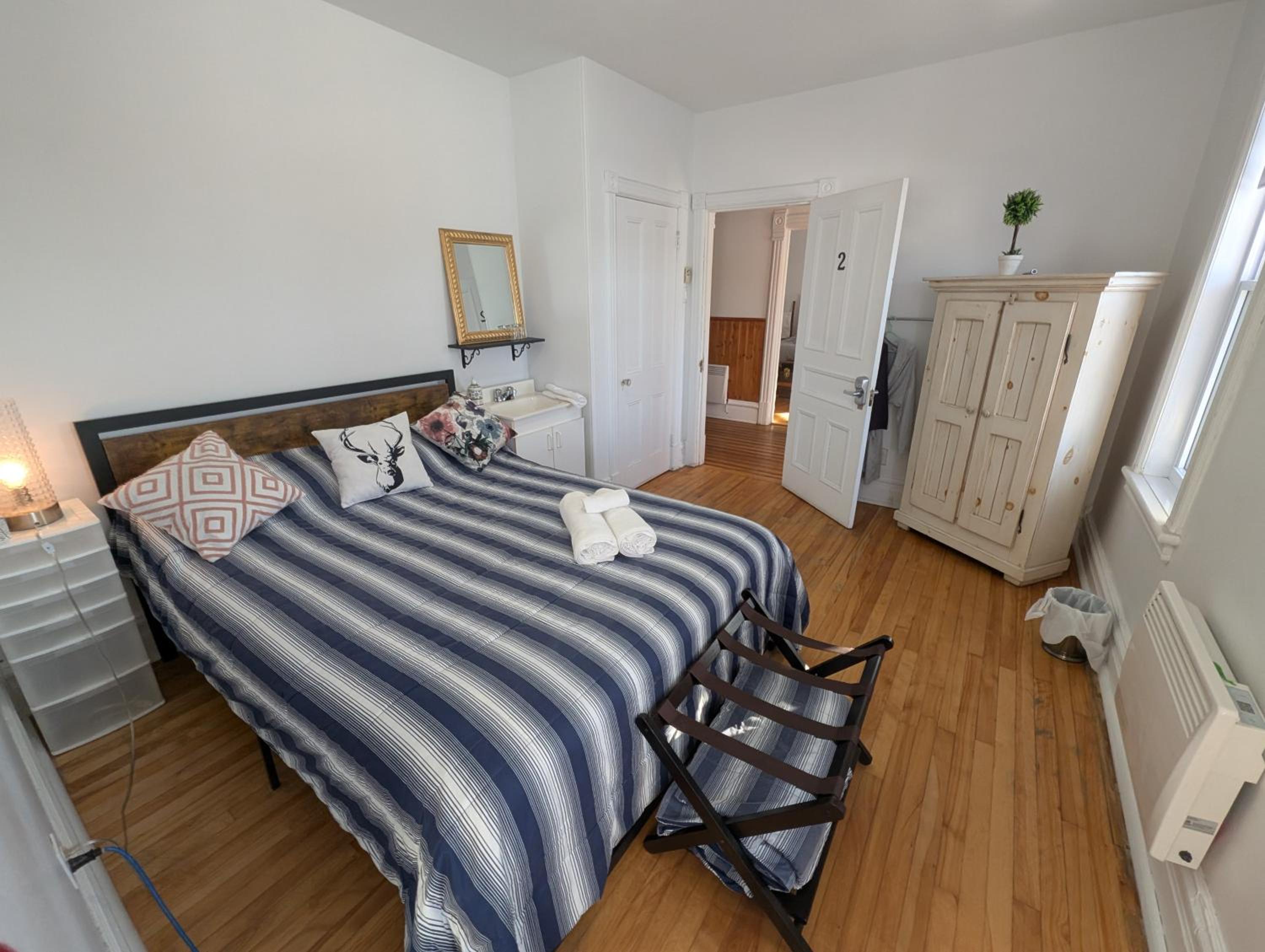 Queen Room photo 2