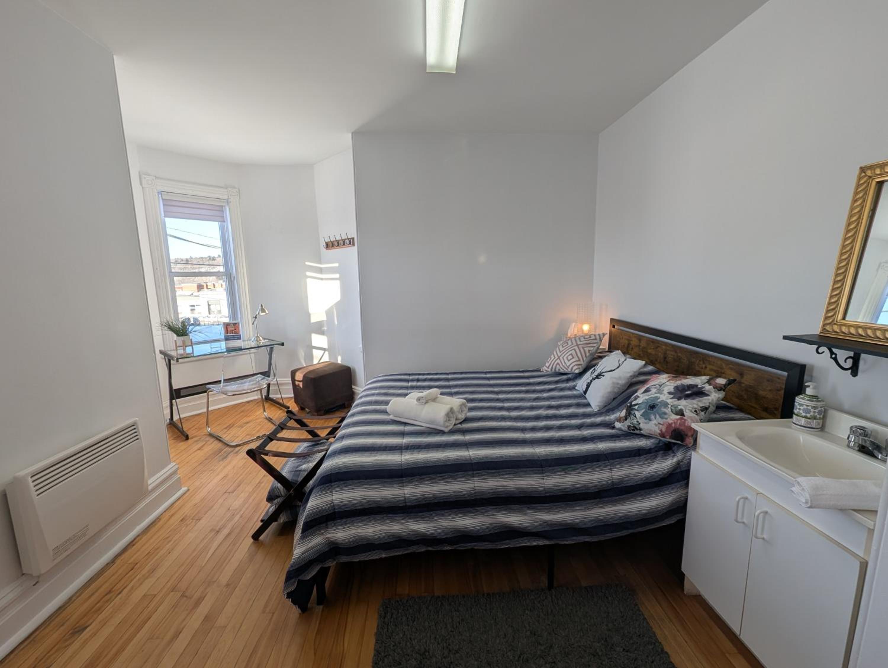 Queen Room photo 1