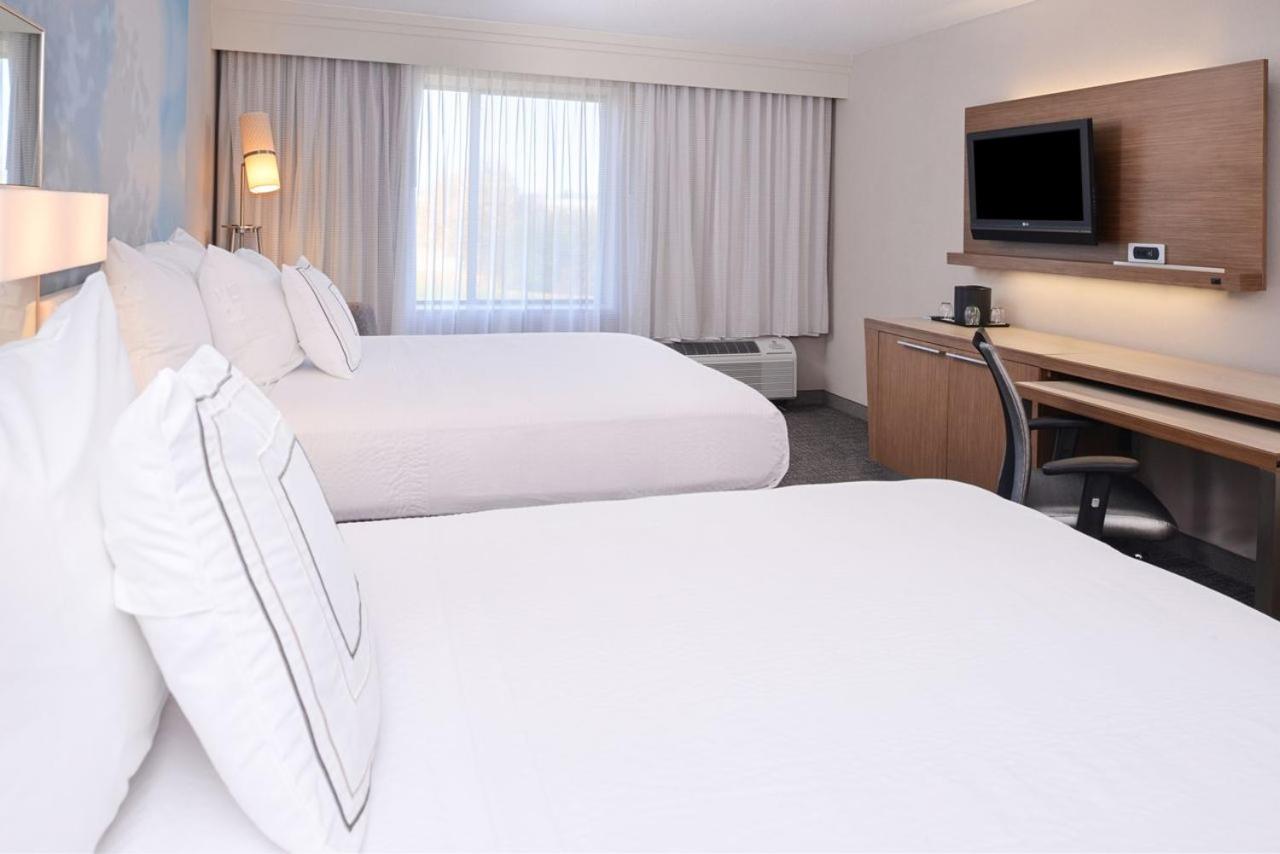 Queen Room with Two Queen Beds - Accessible/Non-Smoking - Photo 5