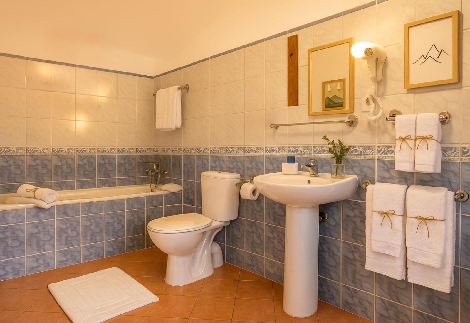 Triple Room with Bath