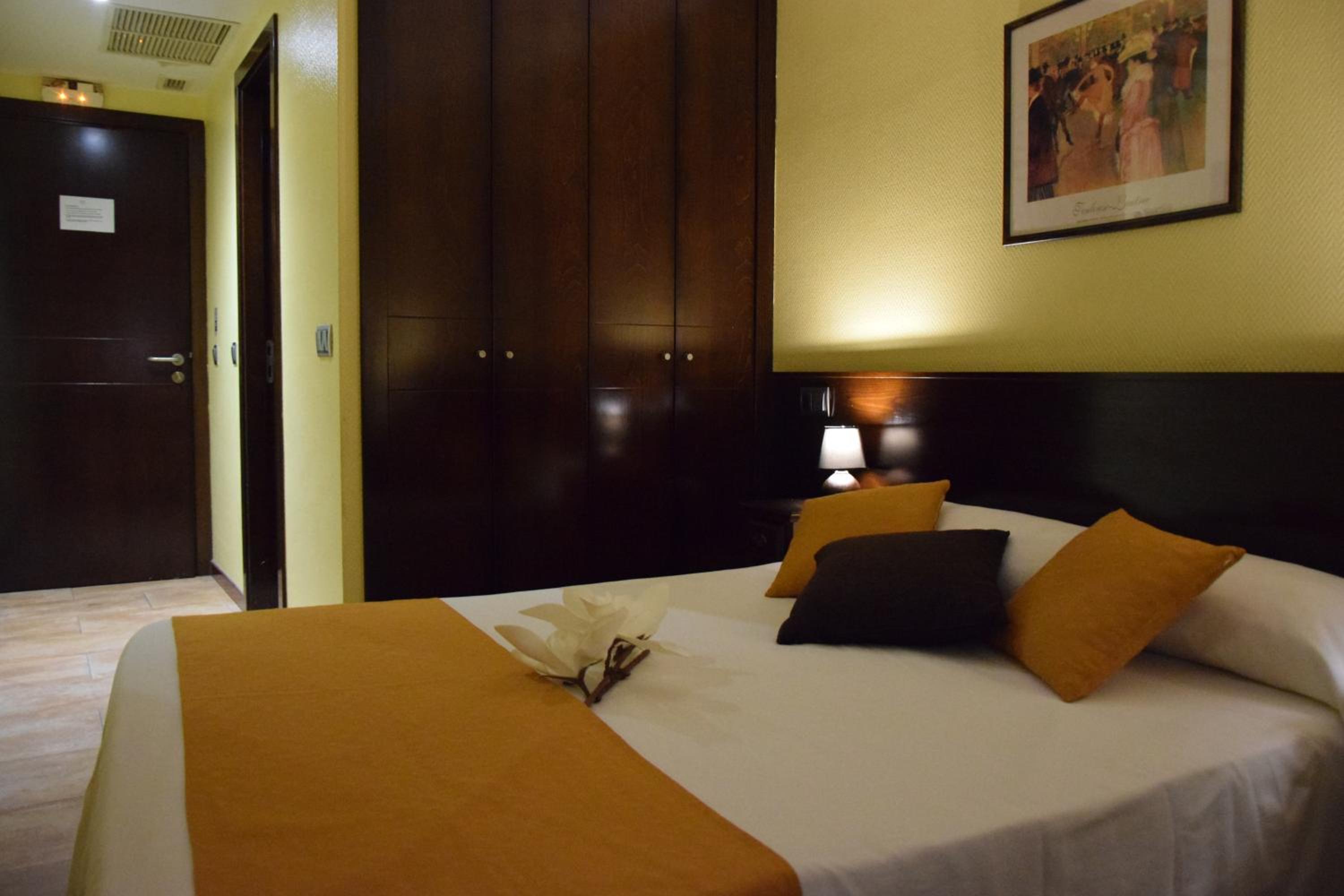 Double Room - Photo 2