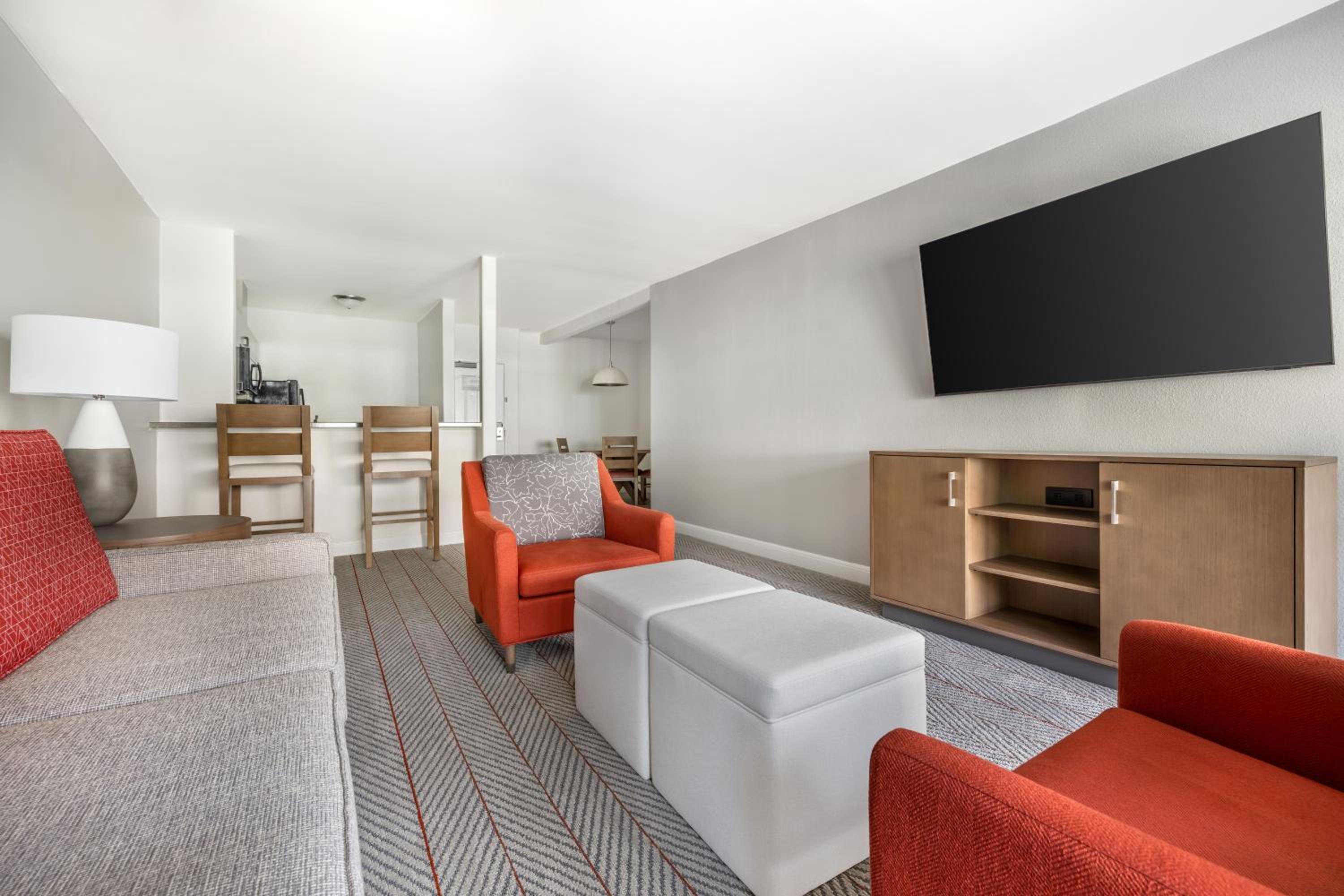 One-Bedroom King Suite with Bath Tub - Mobility Access - Photo 1
