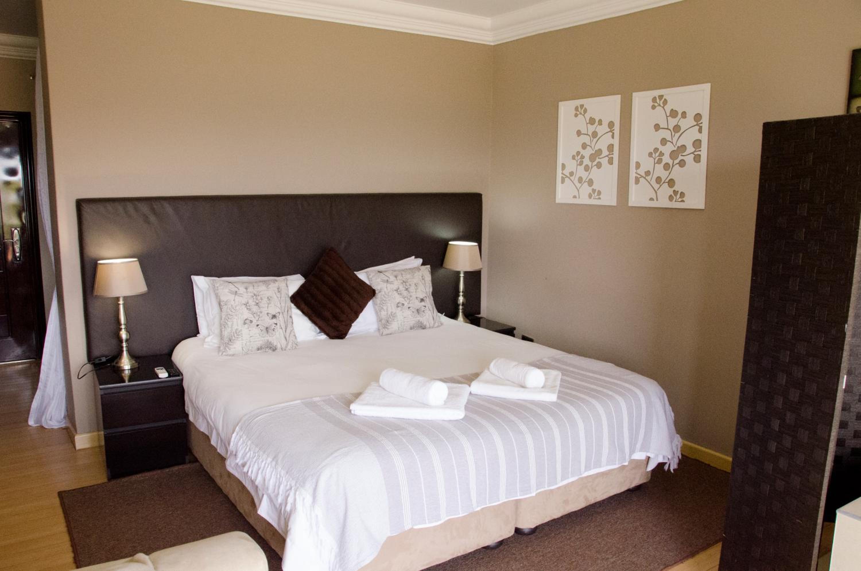 Suite with Lake View - Photo 3