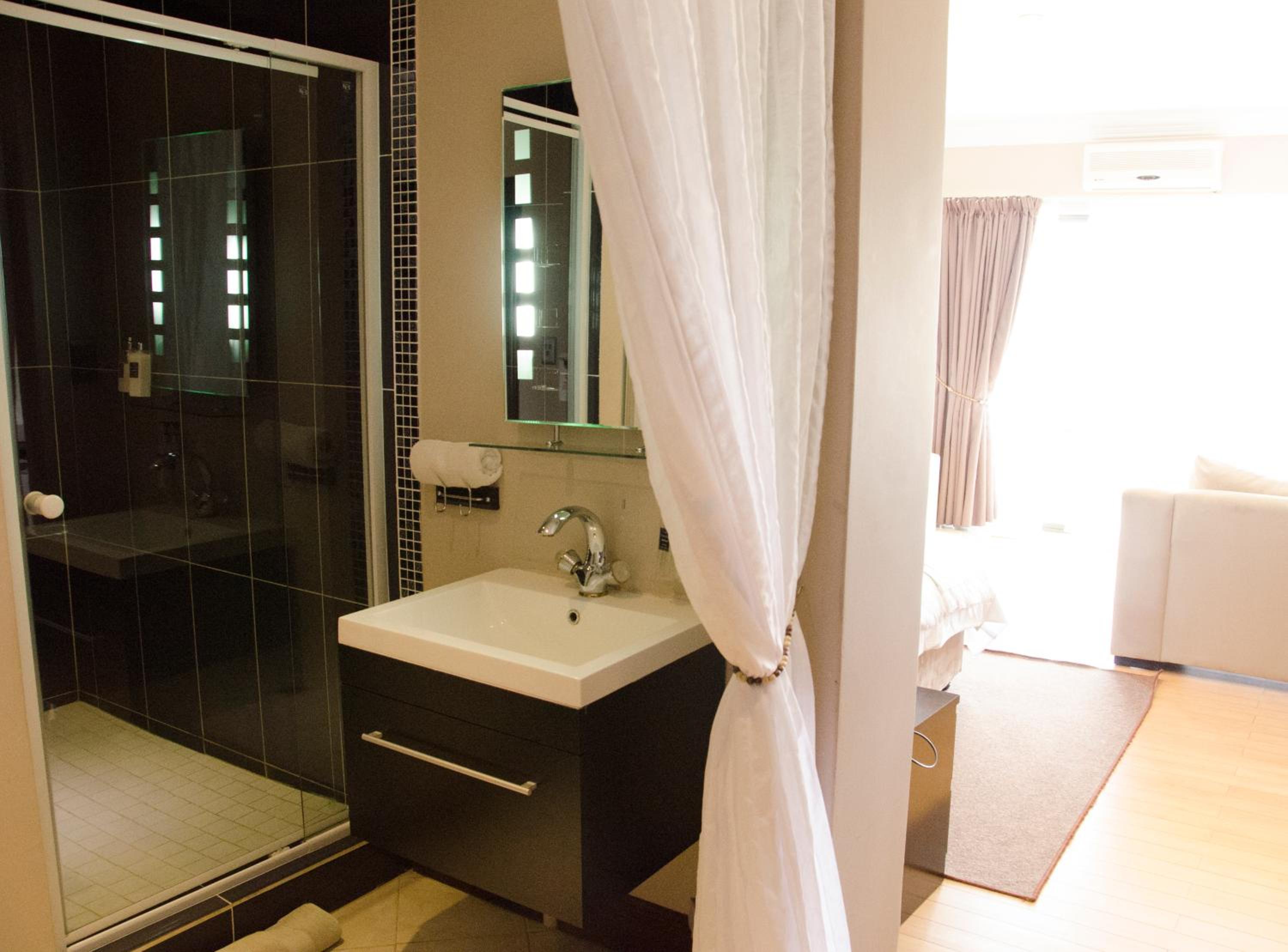 Suite with Lake View - Photo 2