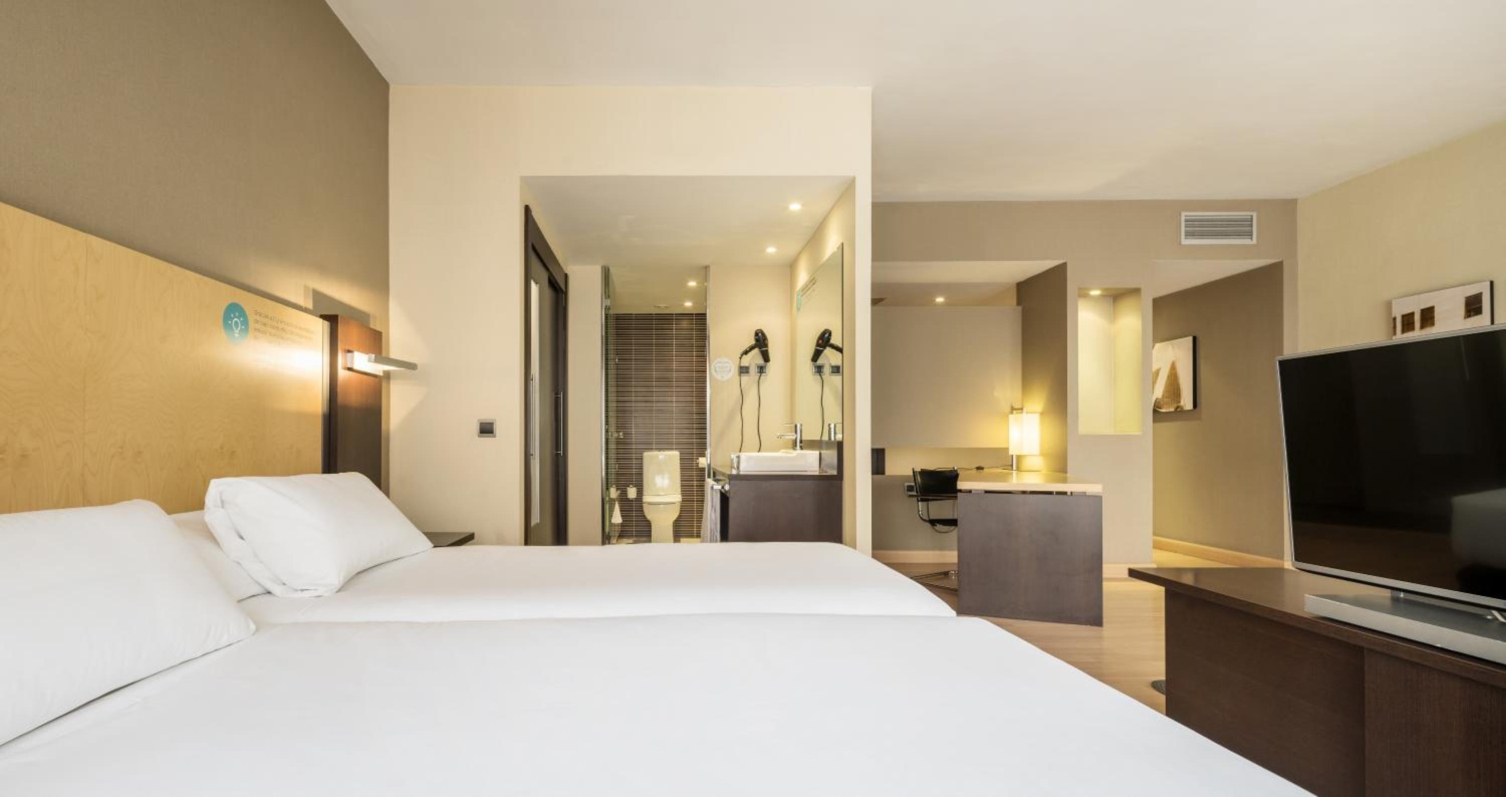 Premium Double Room - Photo 6
