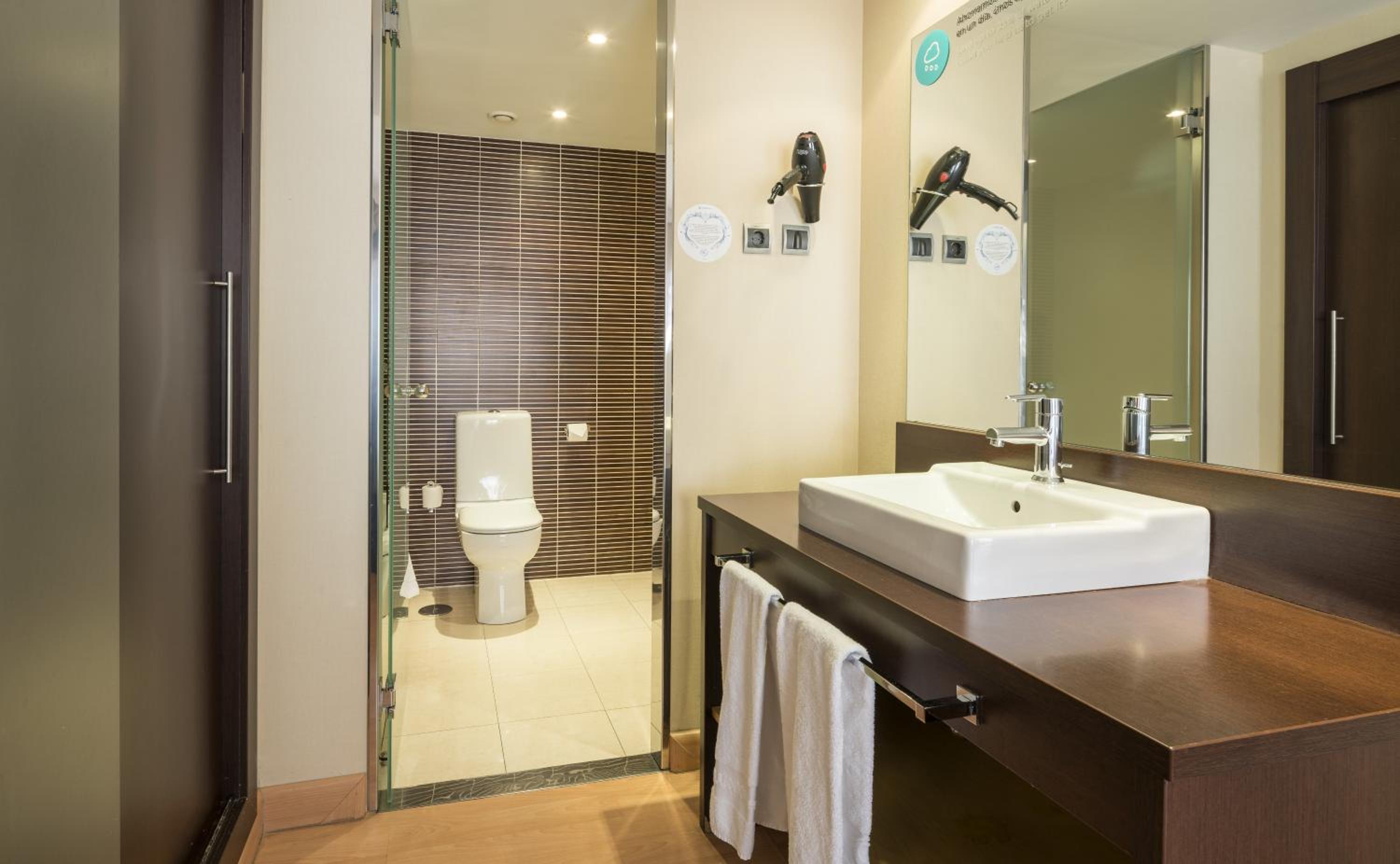 Premium Double Room - Photo 7