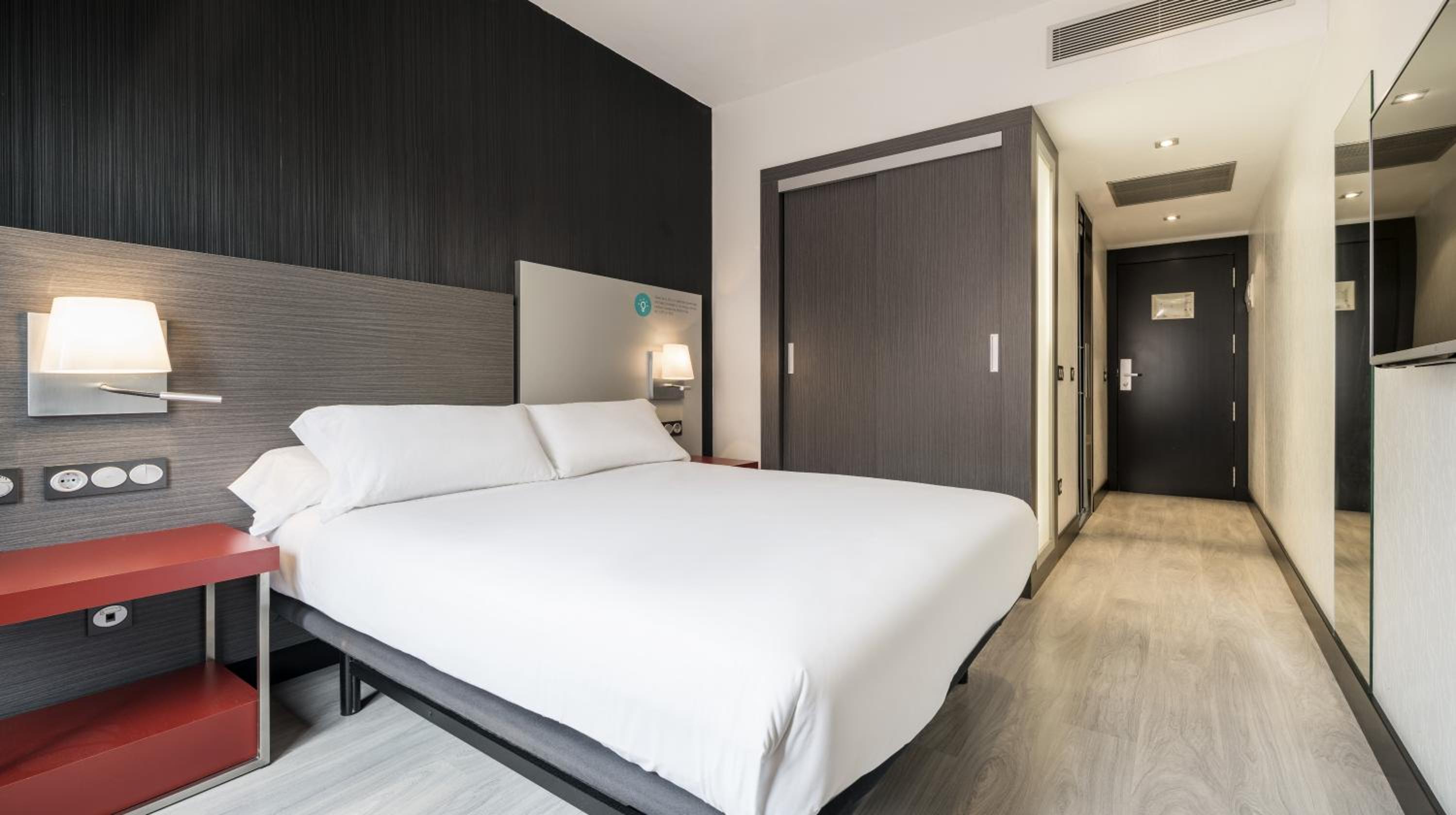 Standard Double or Twin Room - Photo 7