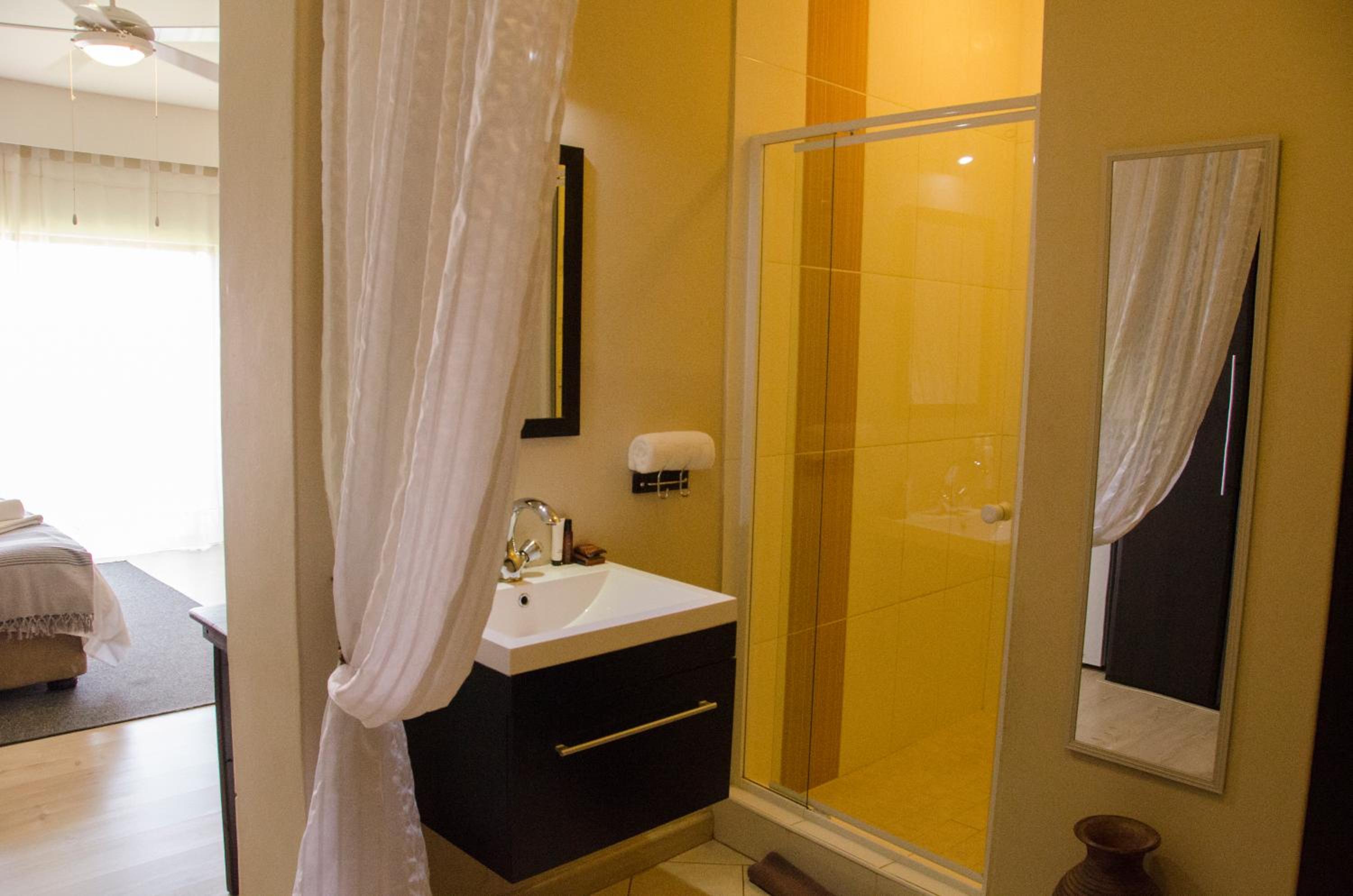 Suite - Photo 7