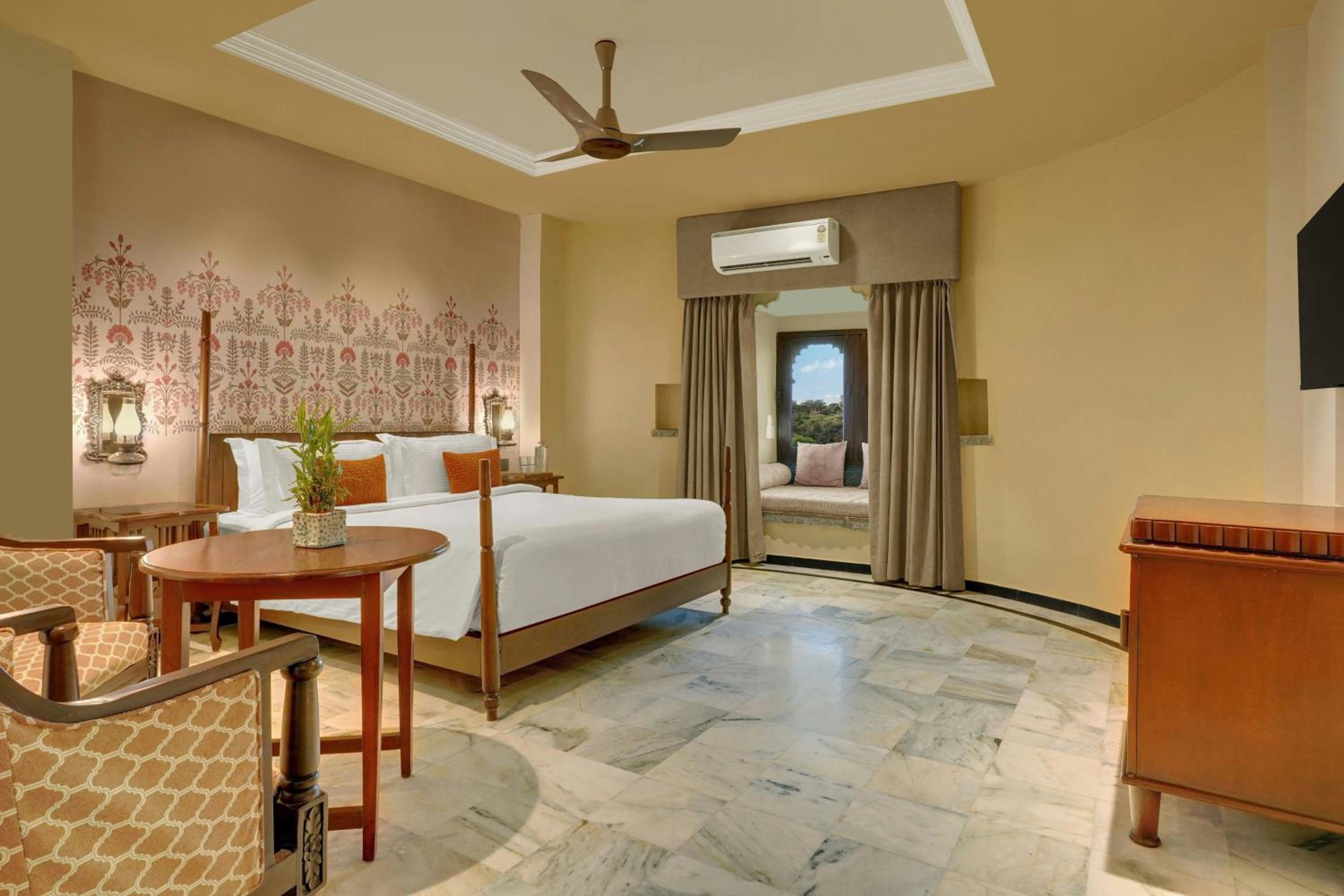 Hazel King Suite with Garden View - Photo 3