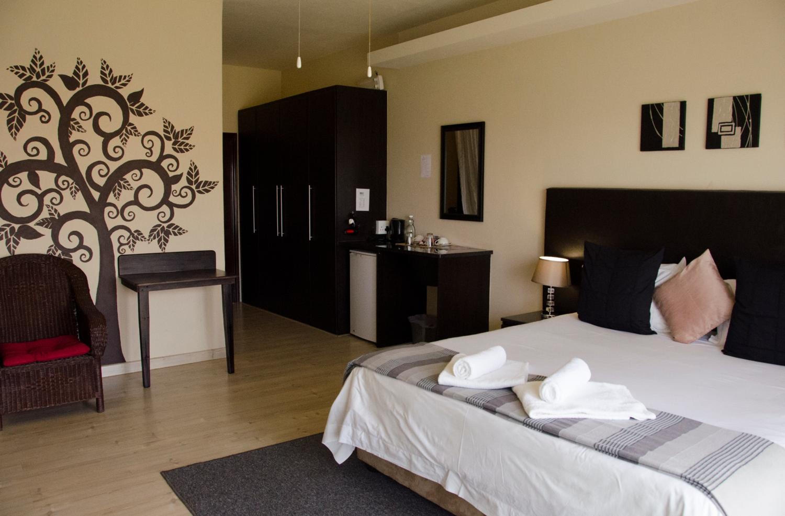 Suite - Photo 8
