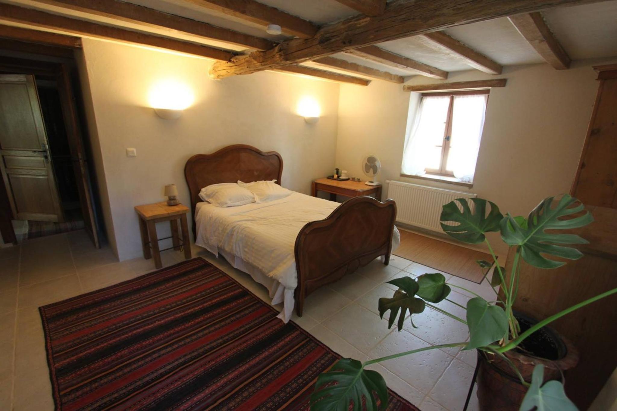 Double Room with Private Bathroom - Photo 2