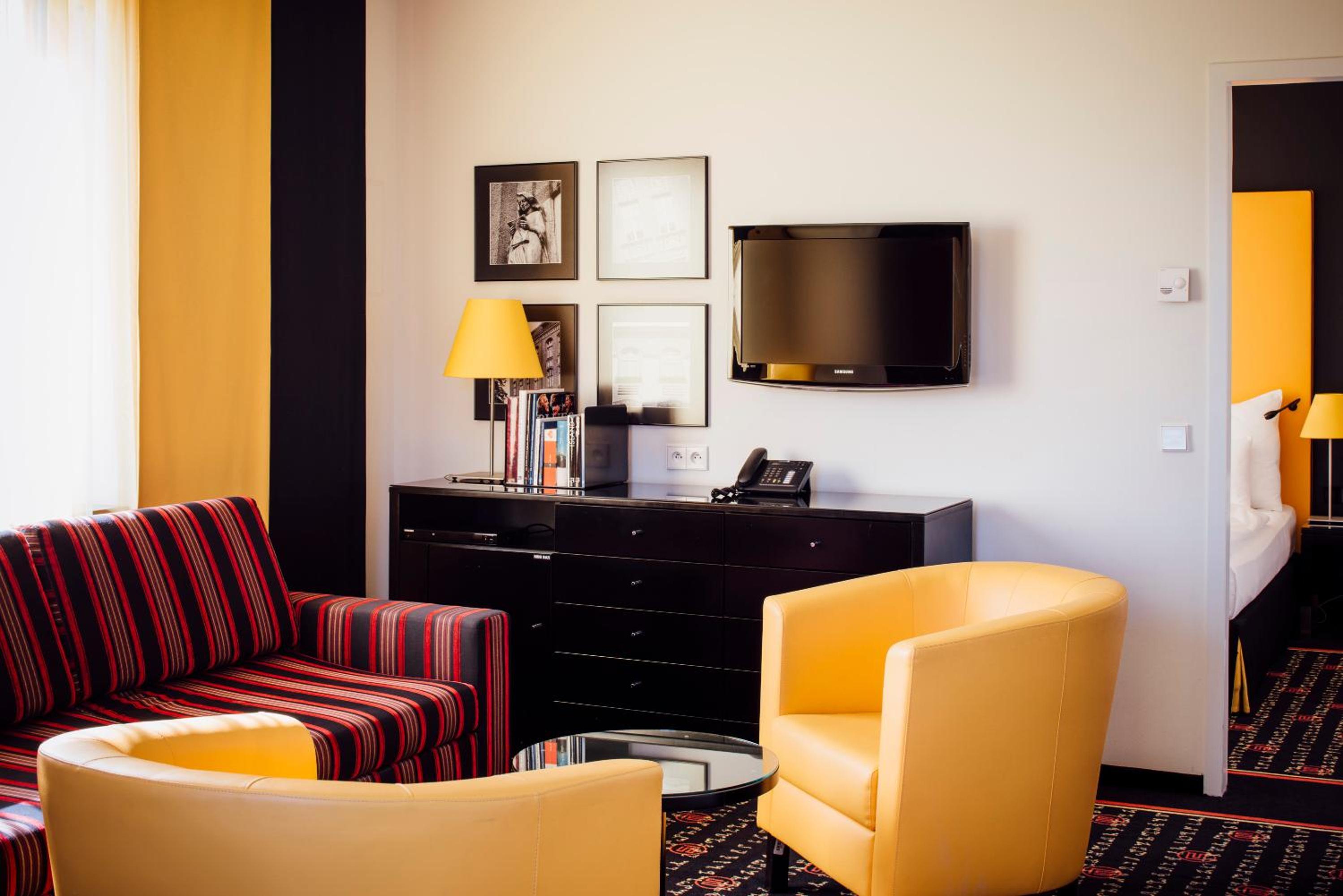 Classic Apartment with King or Two Single Beds - Photo 10