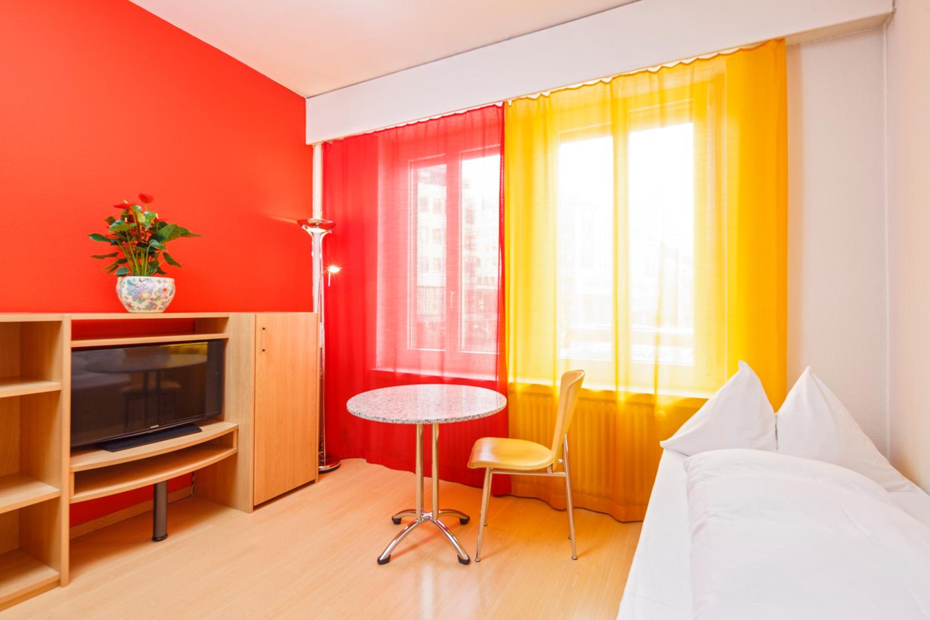 Single Room with Shared Bathroom photo 1