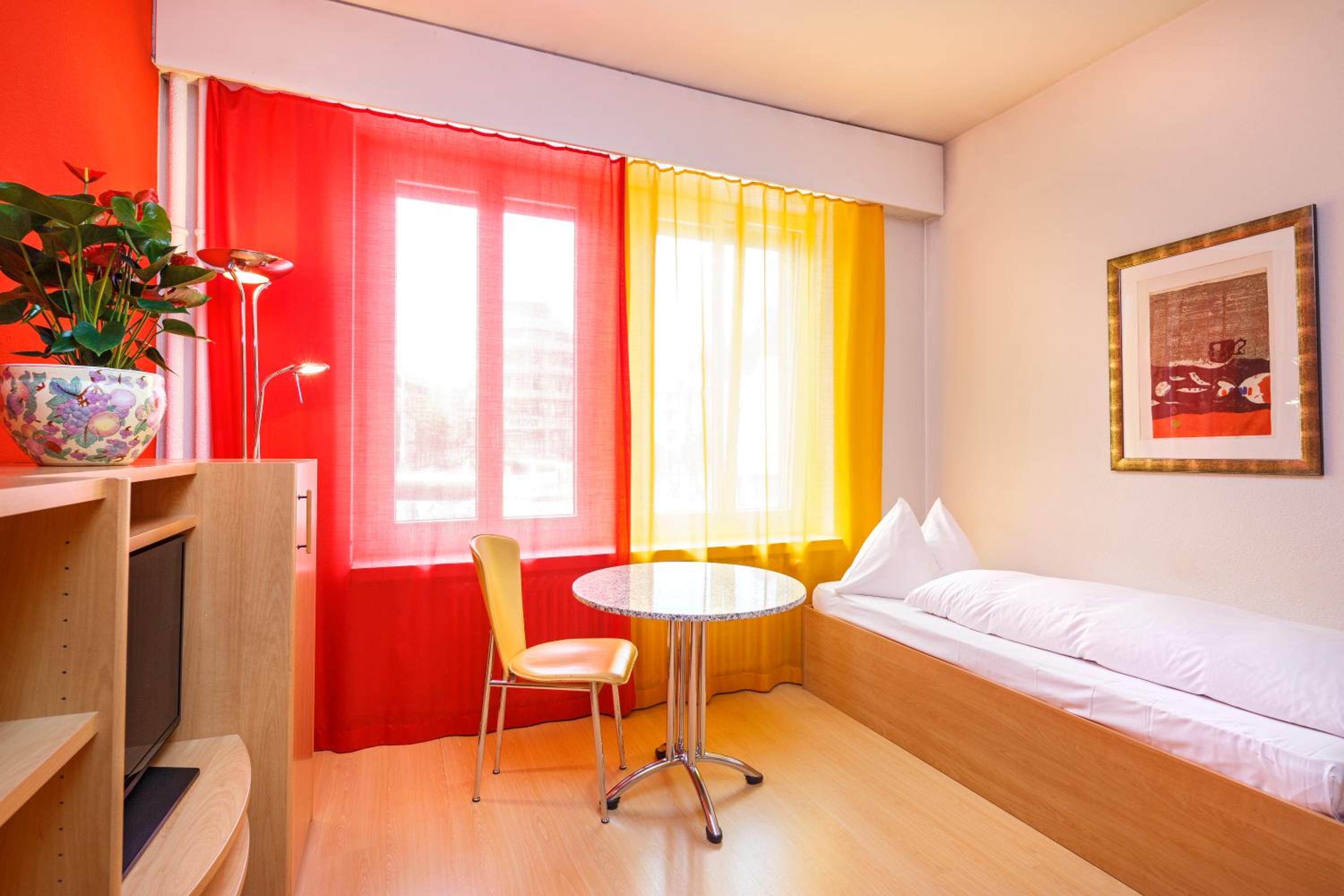 Single Room with Shared Bathroom photo 3