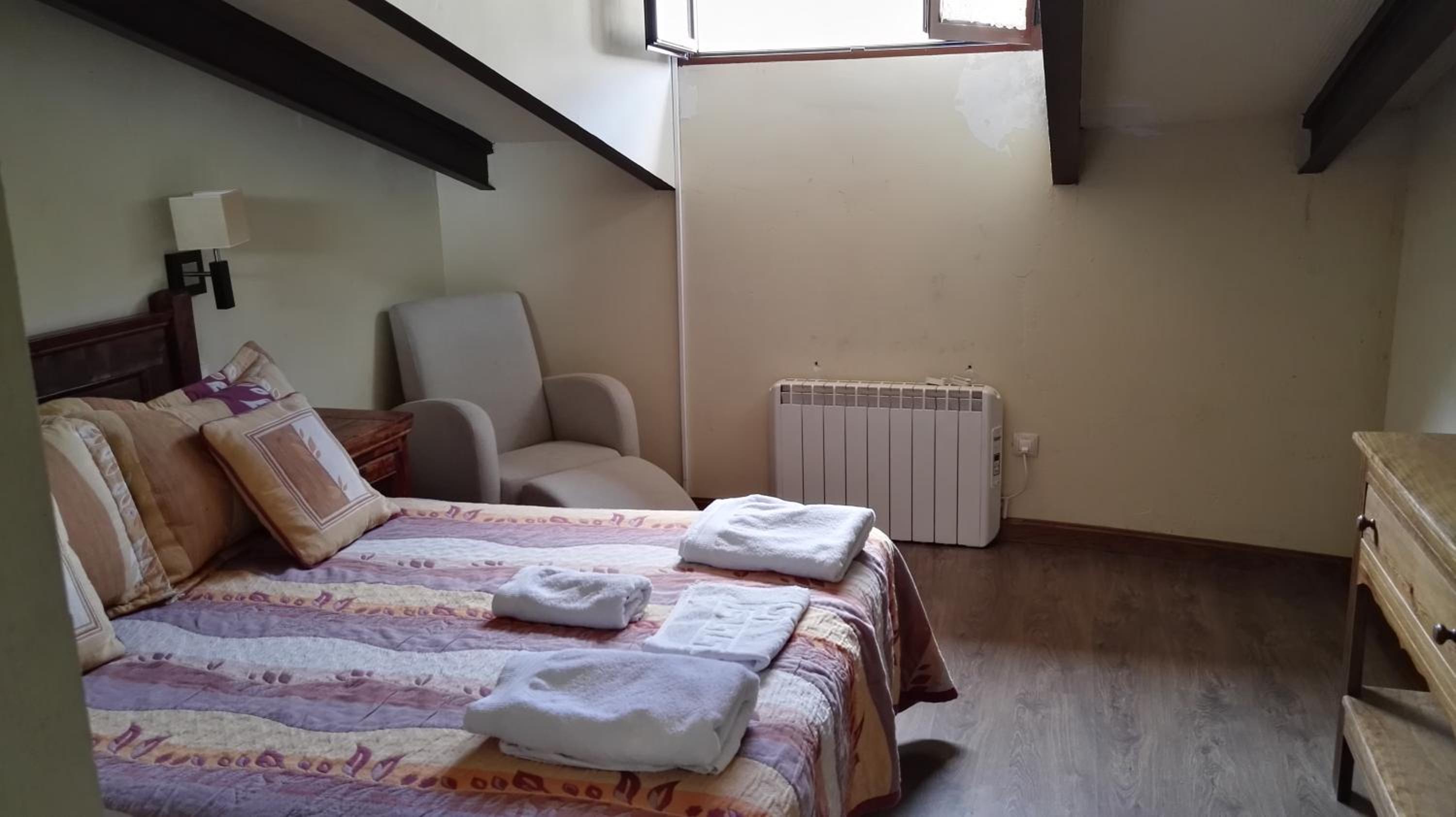 Triple Room with Private Bathroom - Photo 2
