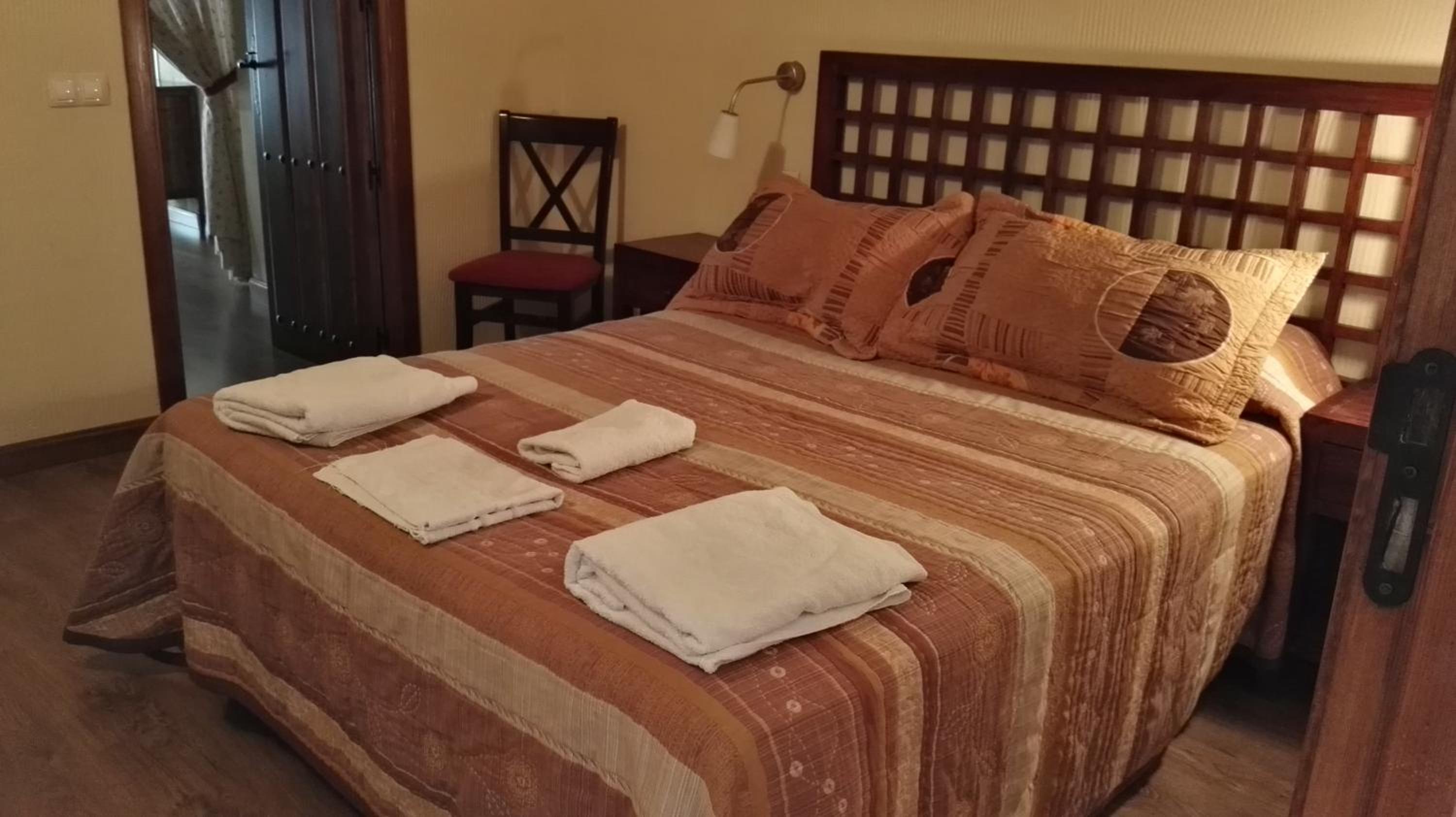 Family Room with Private Bathroom - Photo 3