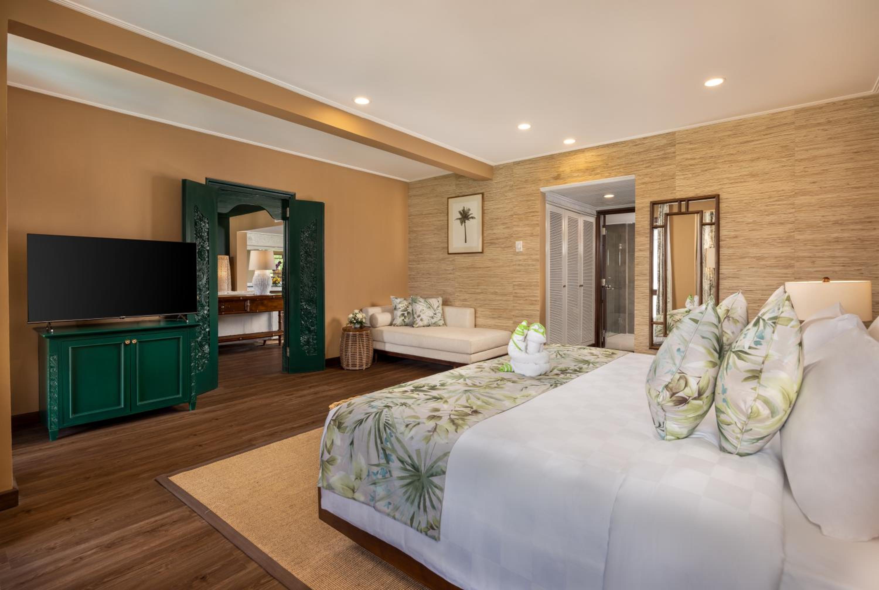 Two Bedrooms Family Suite - Photo 2