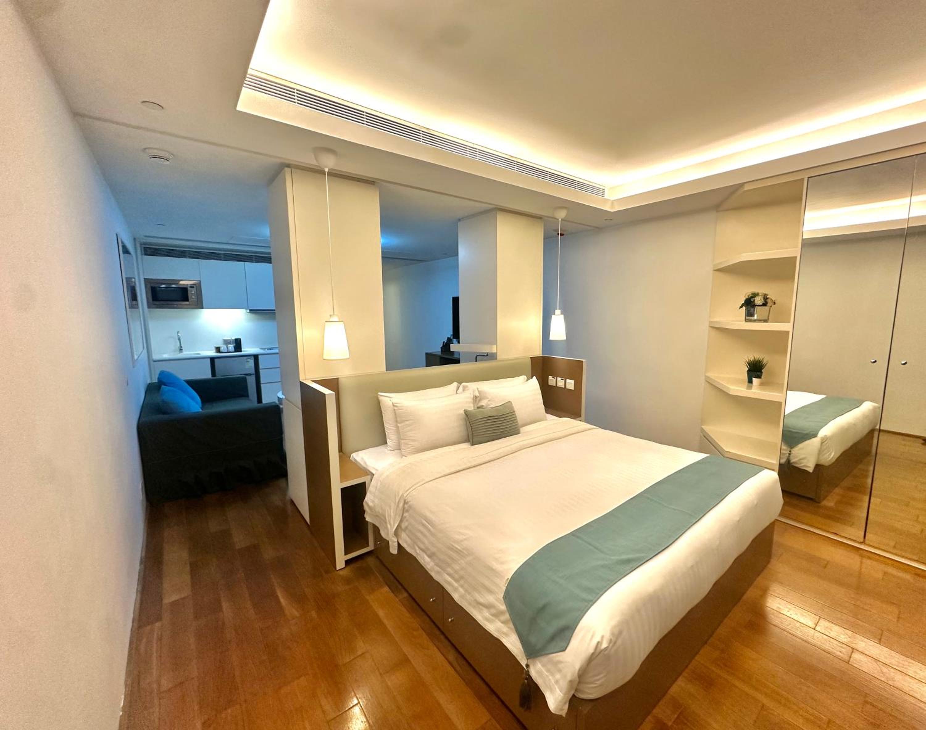 Superior Harbor View Suite