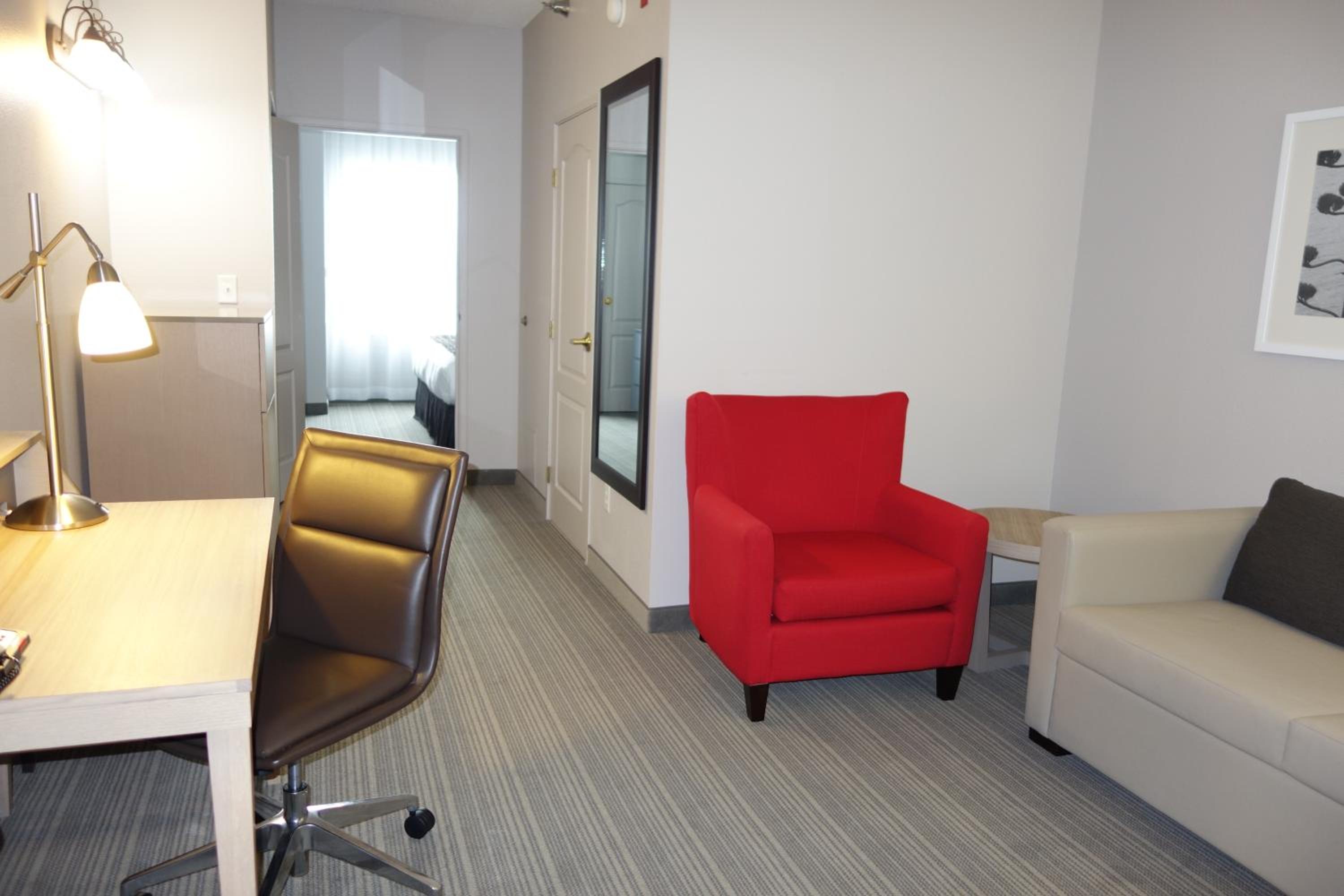 King Suite with Sofa Bed - Non Smoking - Photo 5