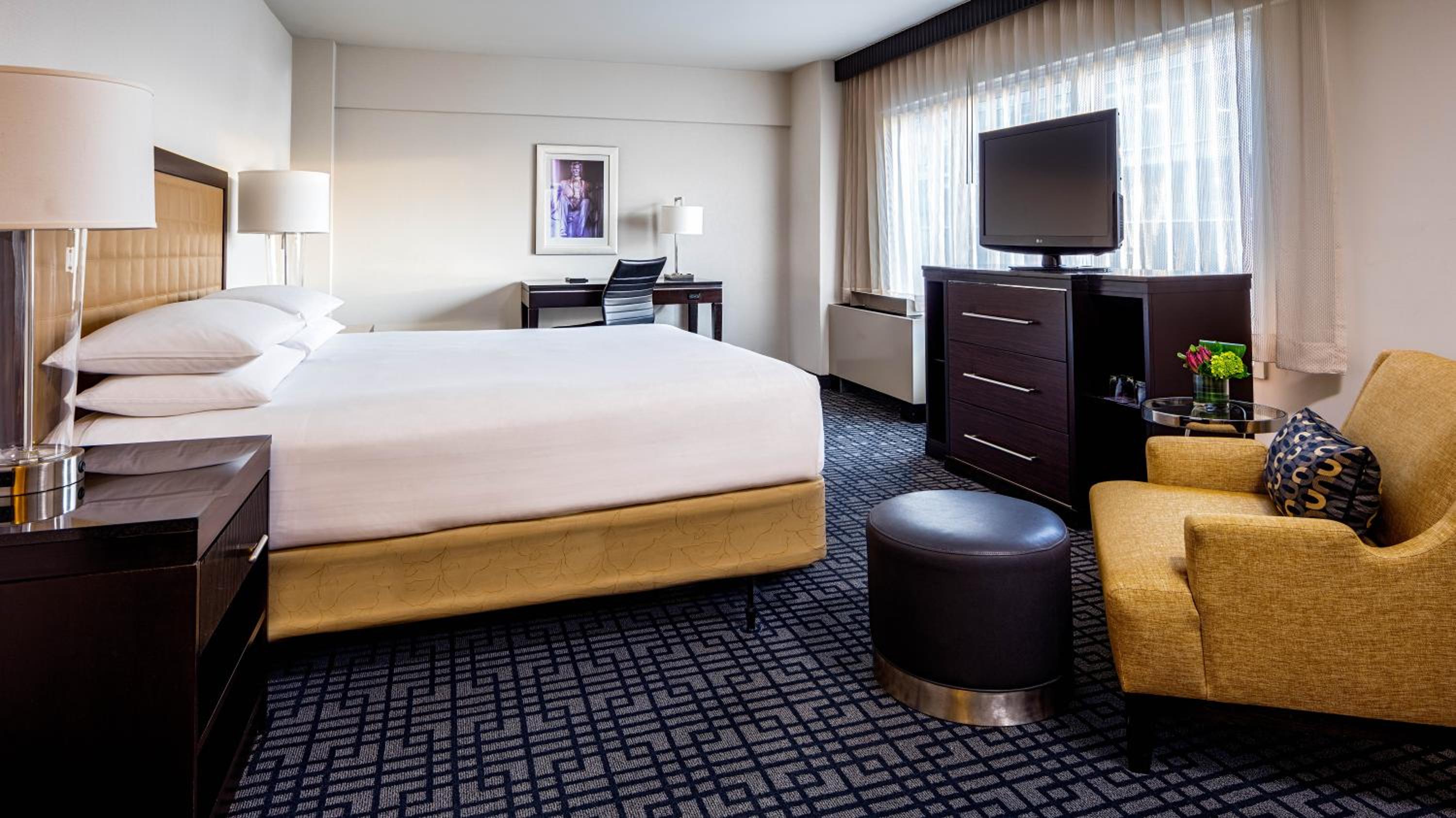 Corner King Room - Photo 1