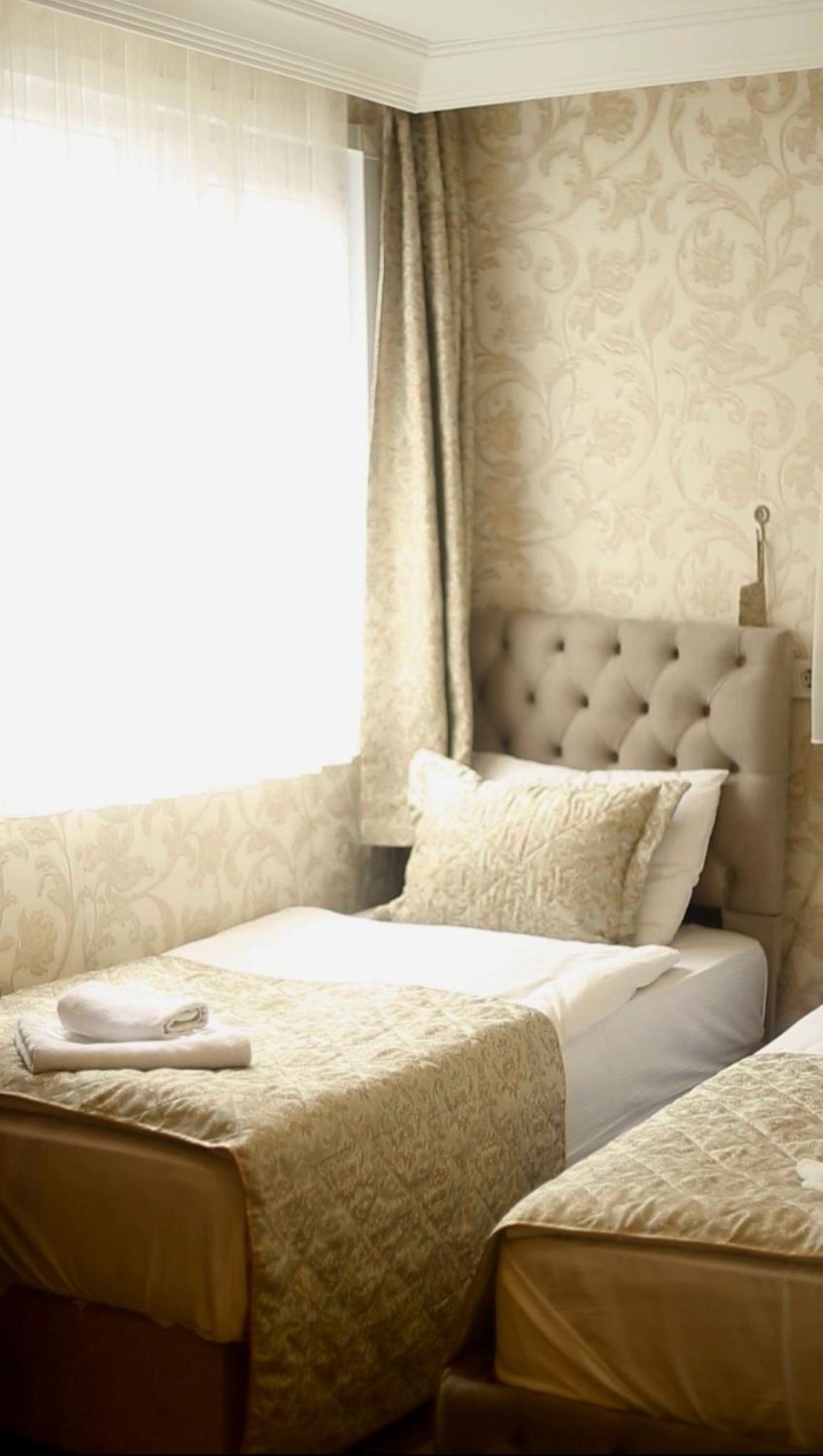 Superior Family Room photo 1