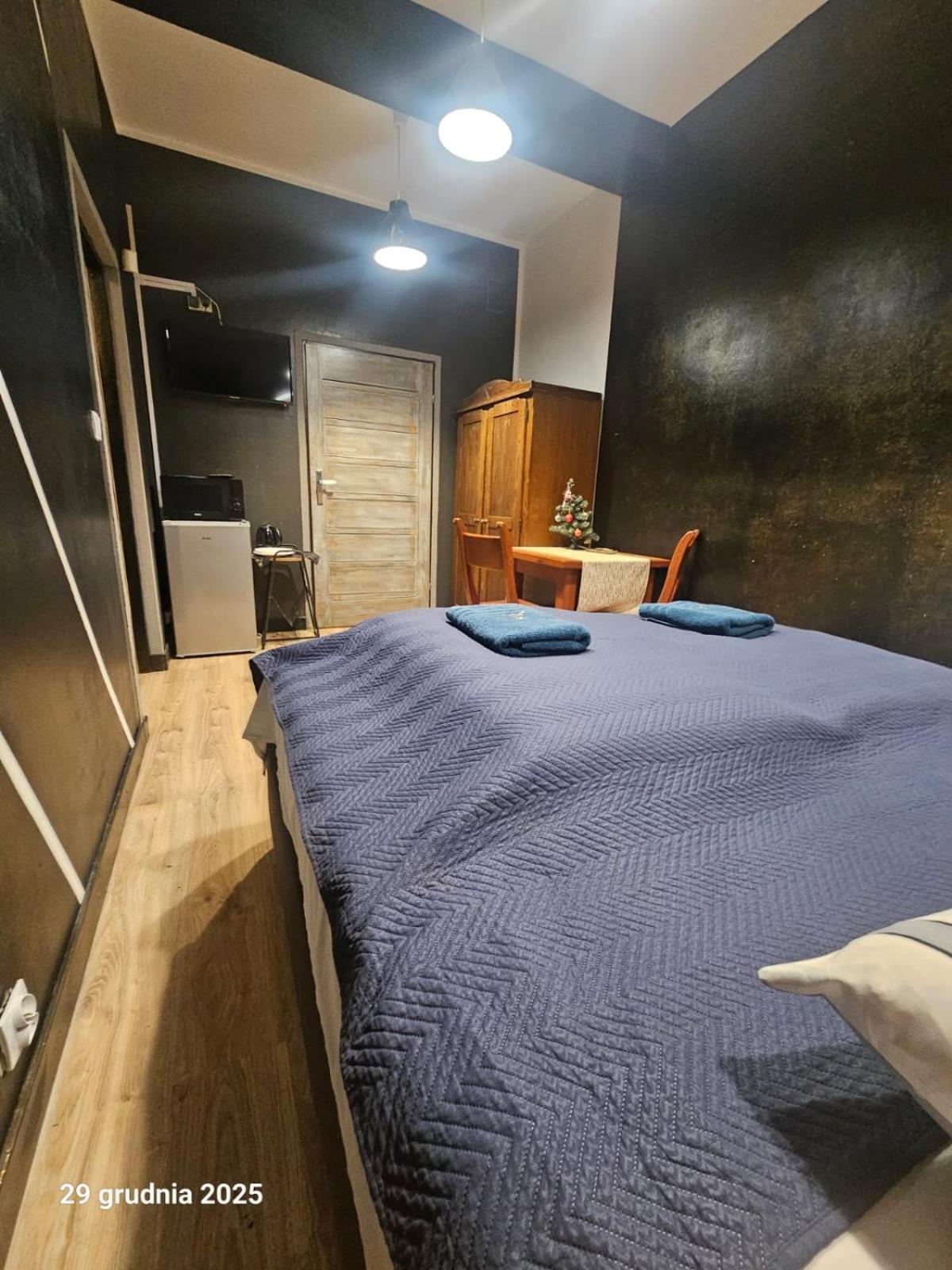 Double Room - Photo 5