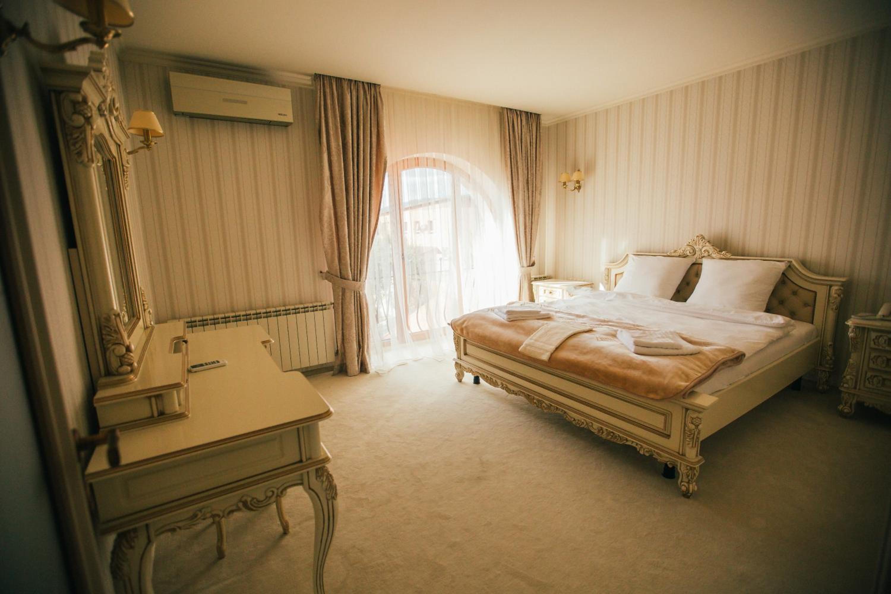 Family Suite with Balcony photo 1