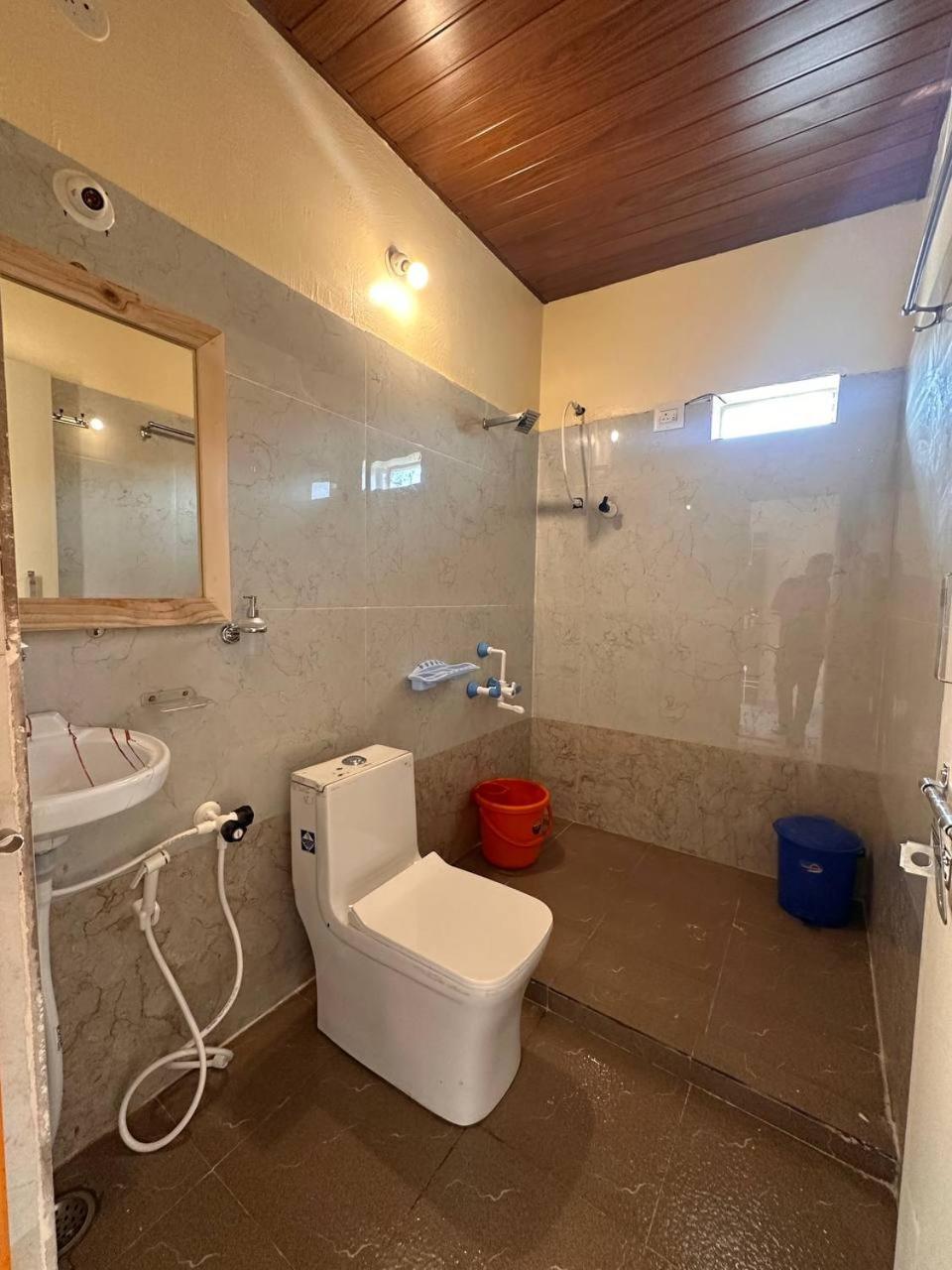 King Suite with Spa Bath (AC) photo 2