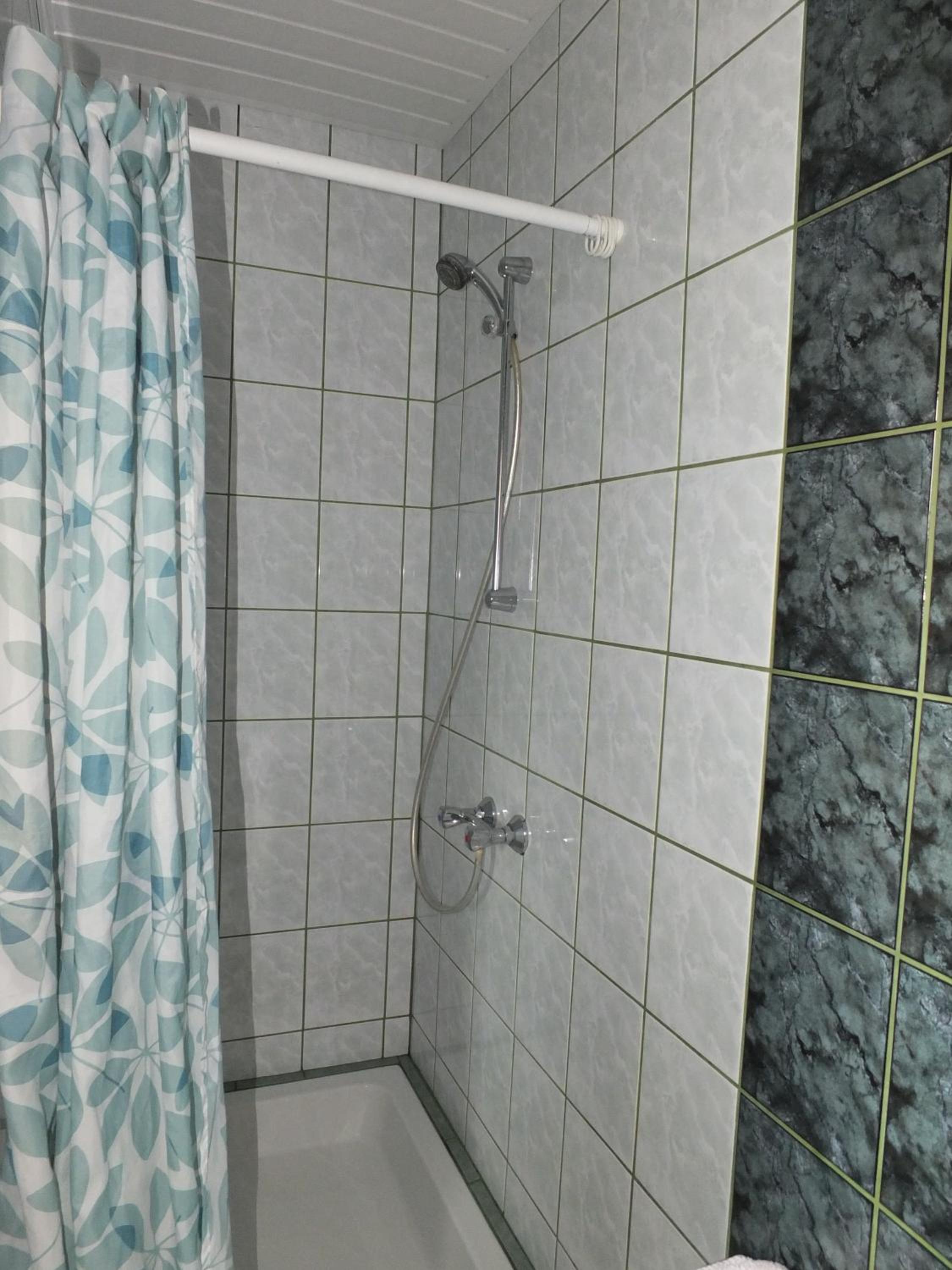 Small Twin Room - Photo 10