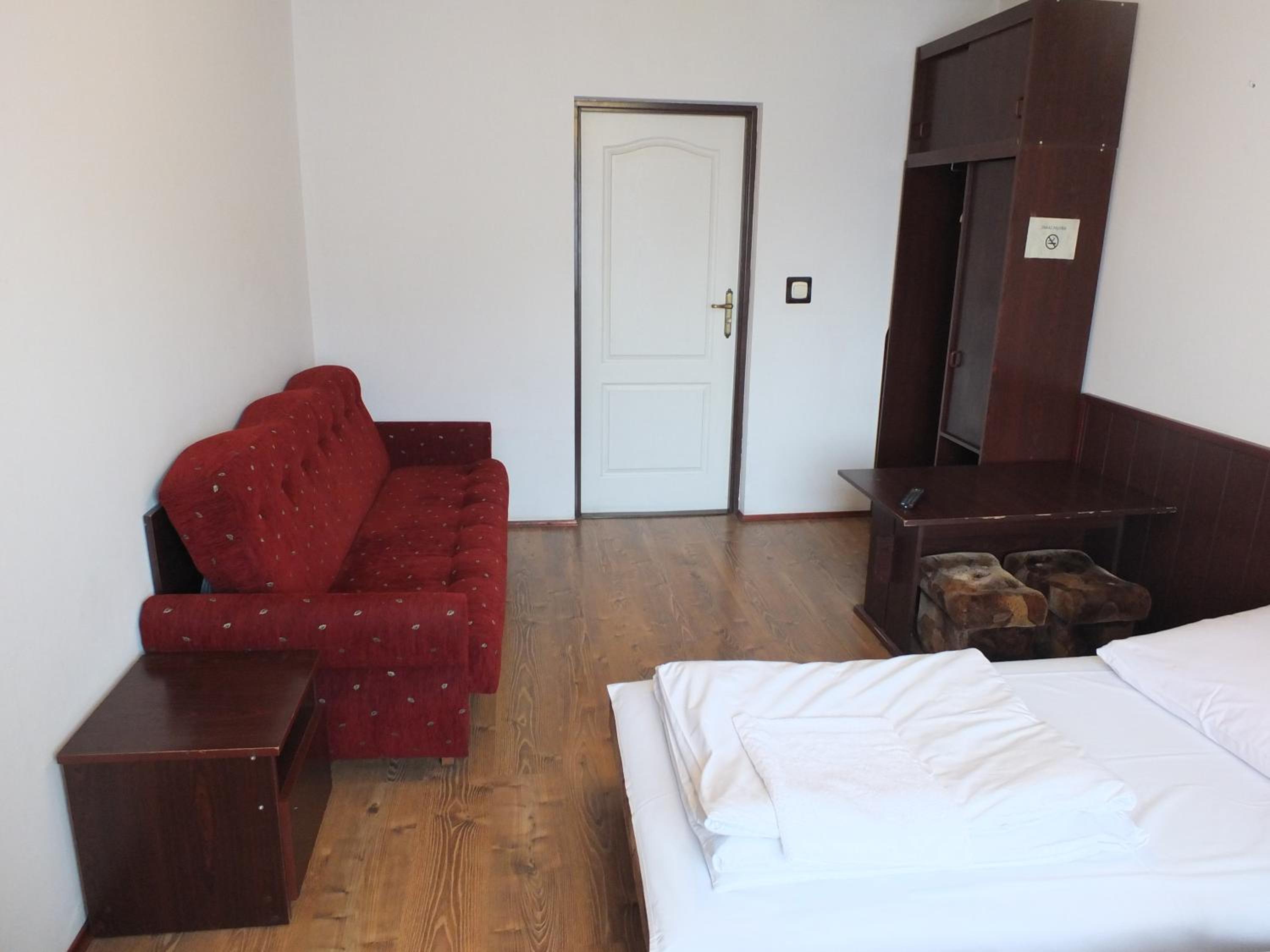 Small Twin Room - Photo 9