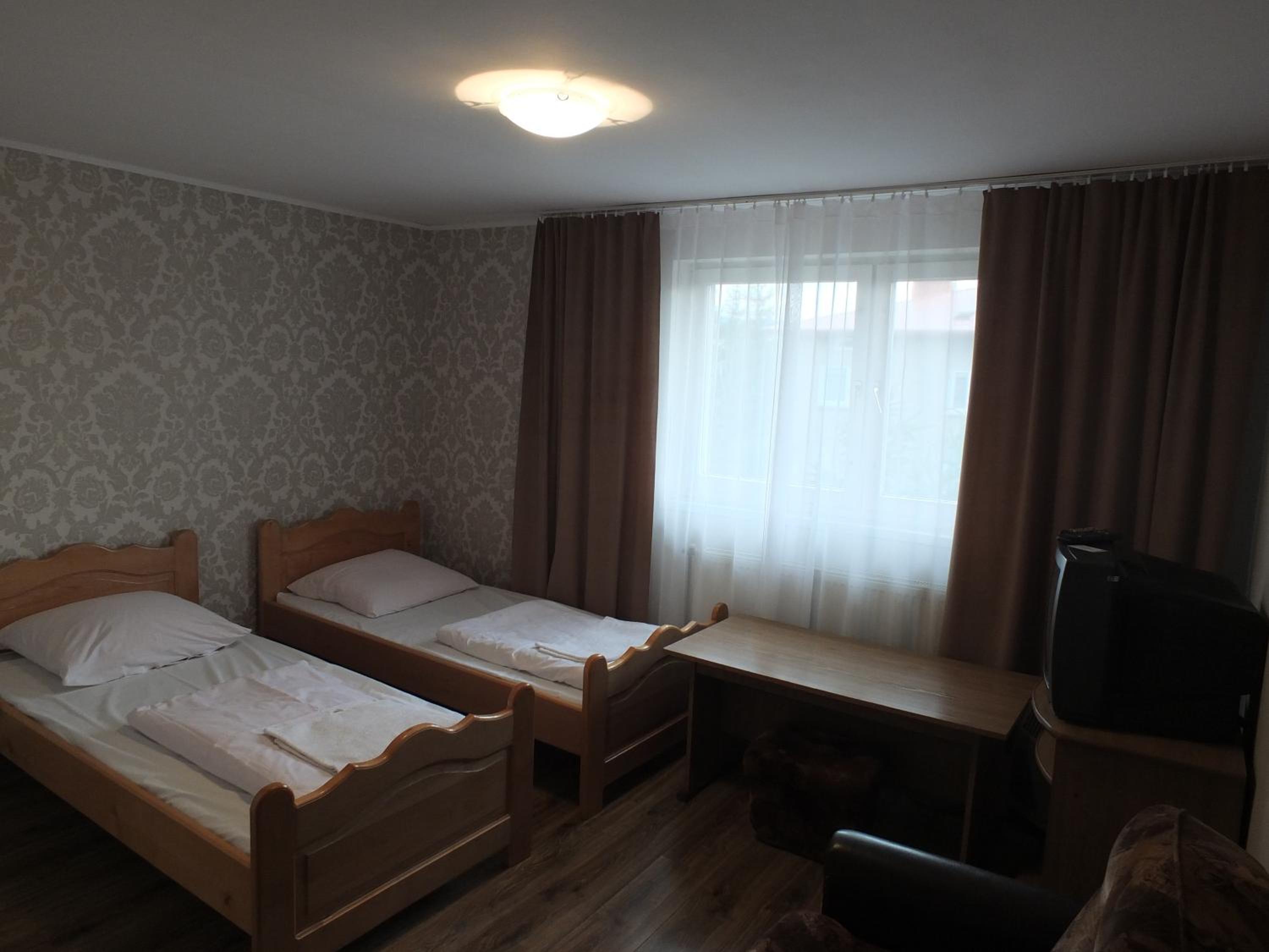 Small Twin Room - Photo 7