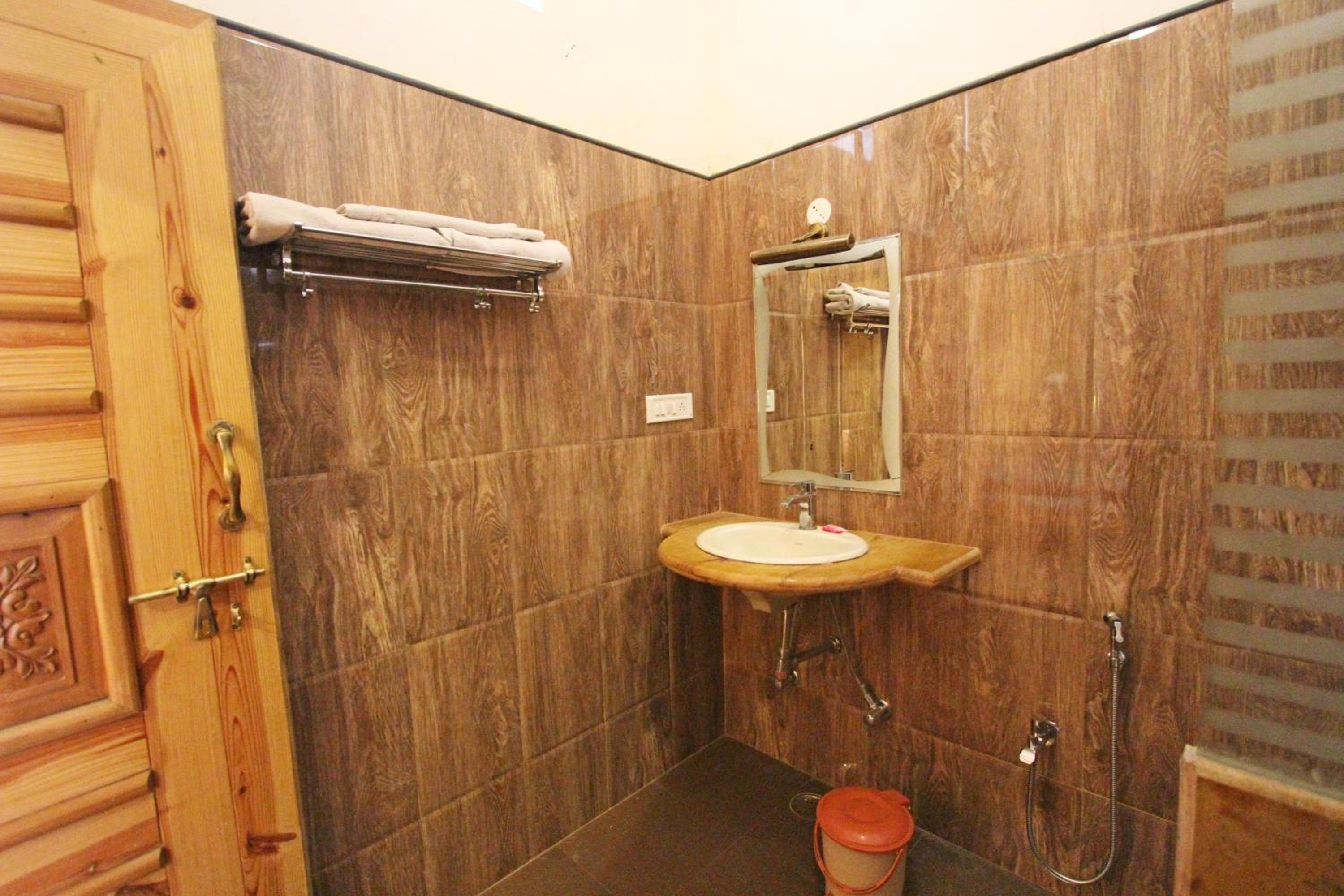 Standard Double Room - Photo 3