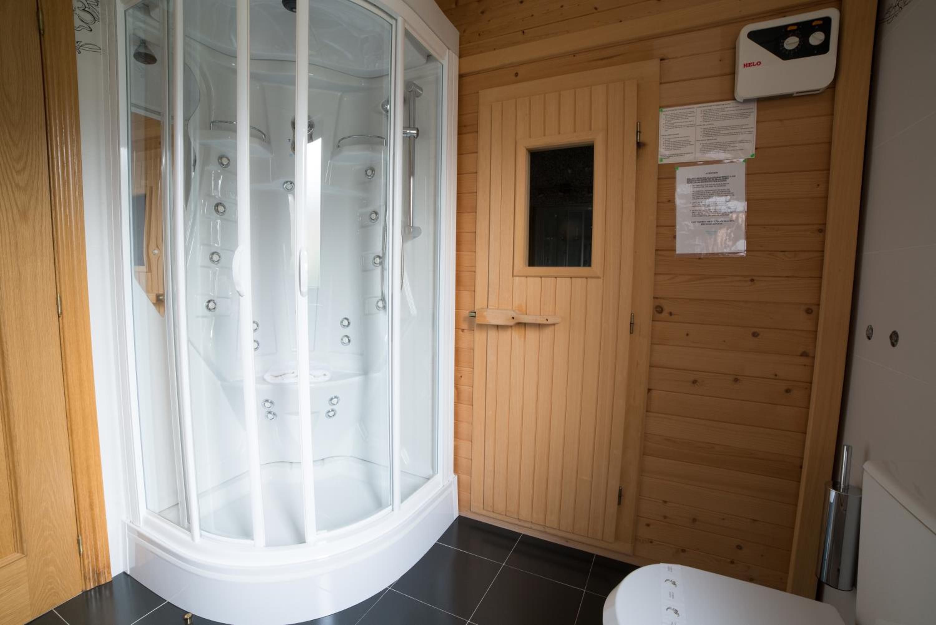 Suite with Sauna - Photo 2