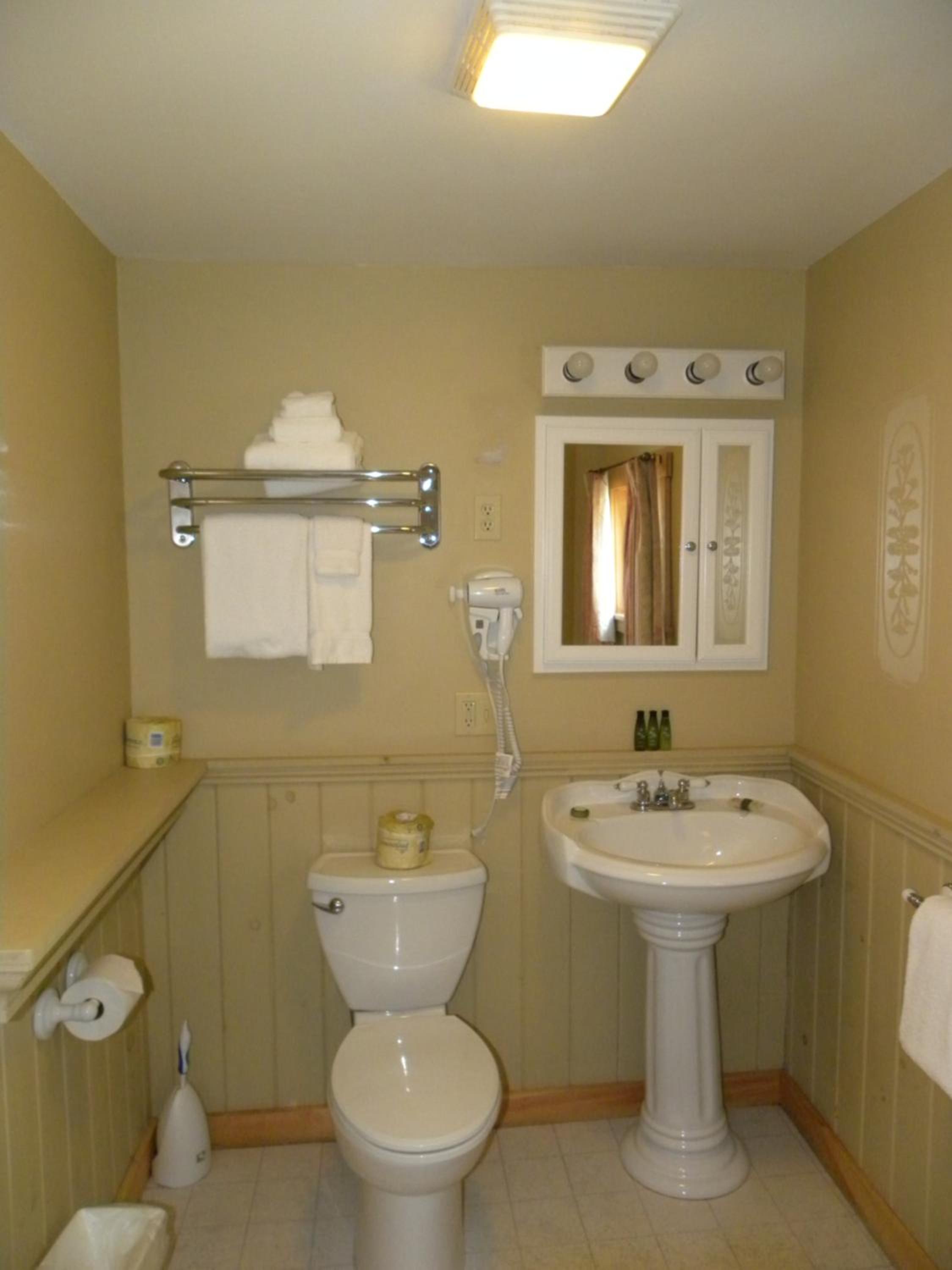 Superior Double Queen Cottage with Kitchenette and Sea View - Photo 4