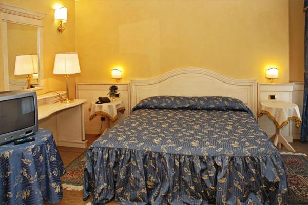 Suite with Balcony - Photo 7